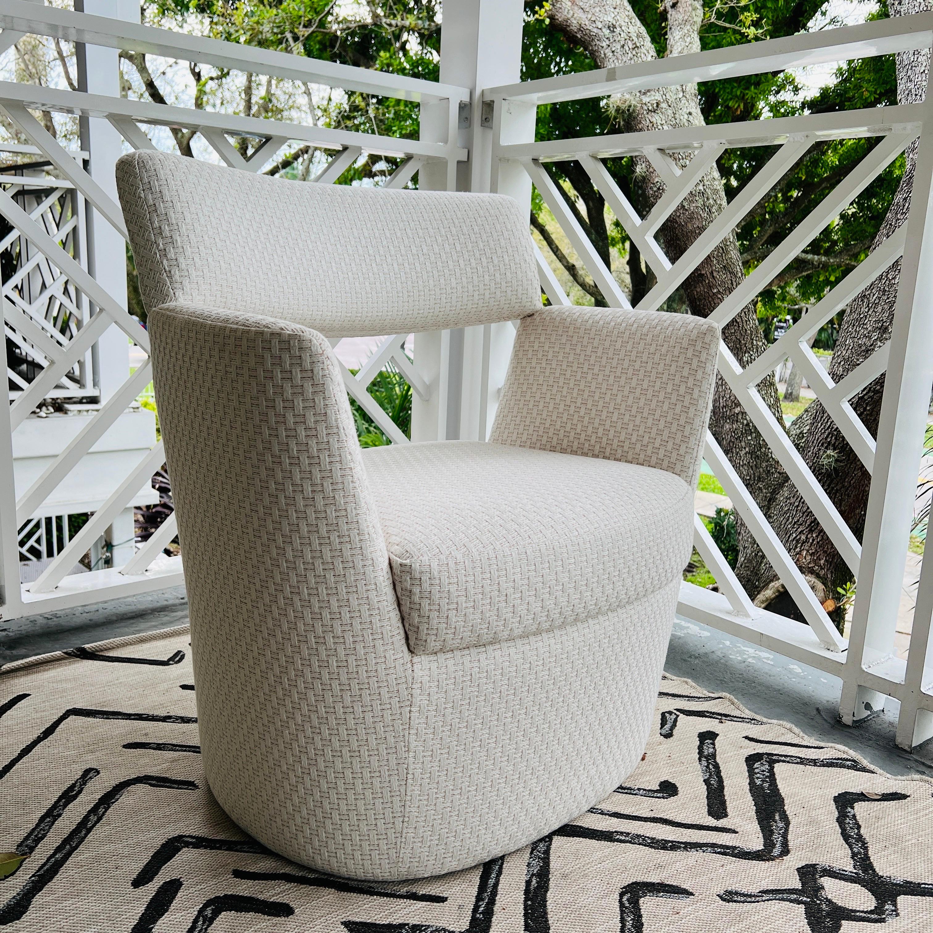 Hand-Crafted Modernist Lounge Chair in Woven Ivory Fabric by Pierre Frey For Sale