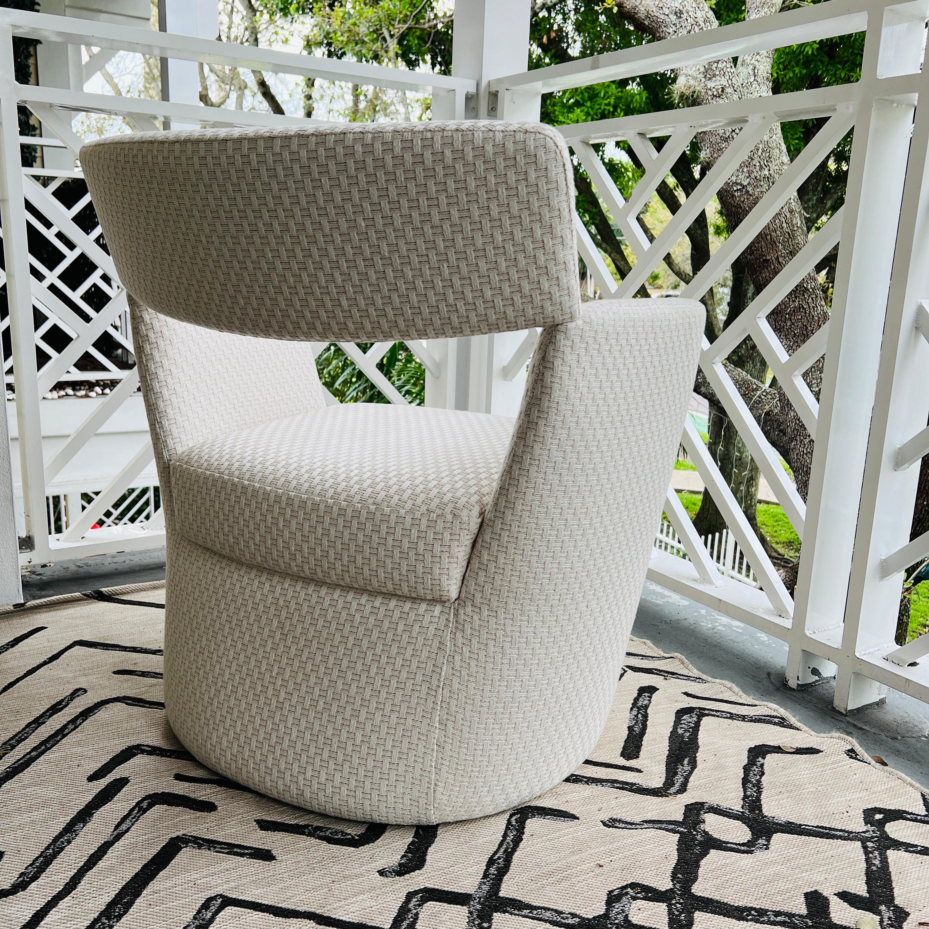Modernist Lounge Chair in Woven Ivory Fabric by Pierre Frey In Excellent Condition For Sale In Fort Lauderdale, FL