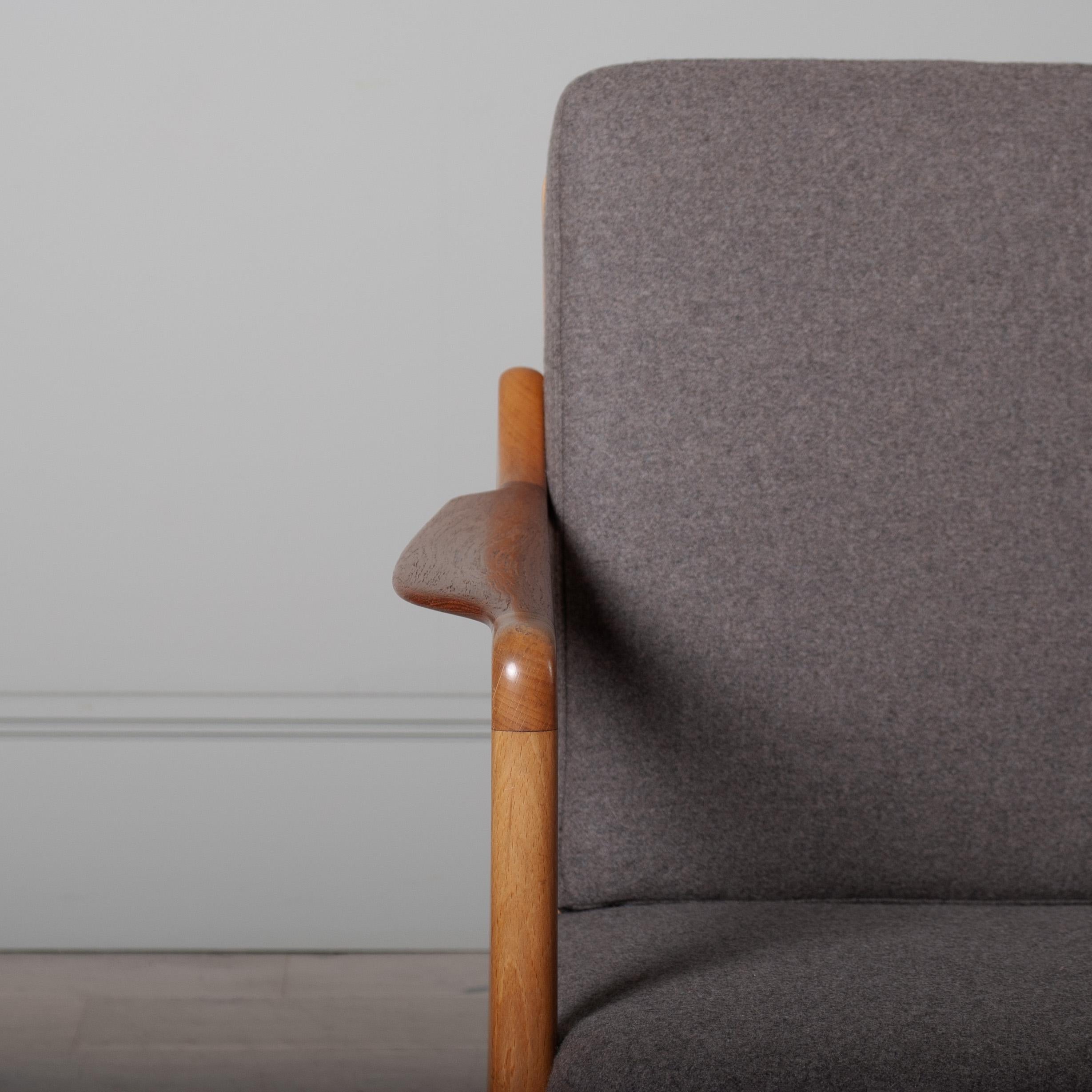 Silla de salón modernista, Tove & Edvard Kindt-Larsen, retapizada siglo XX en venta