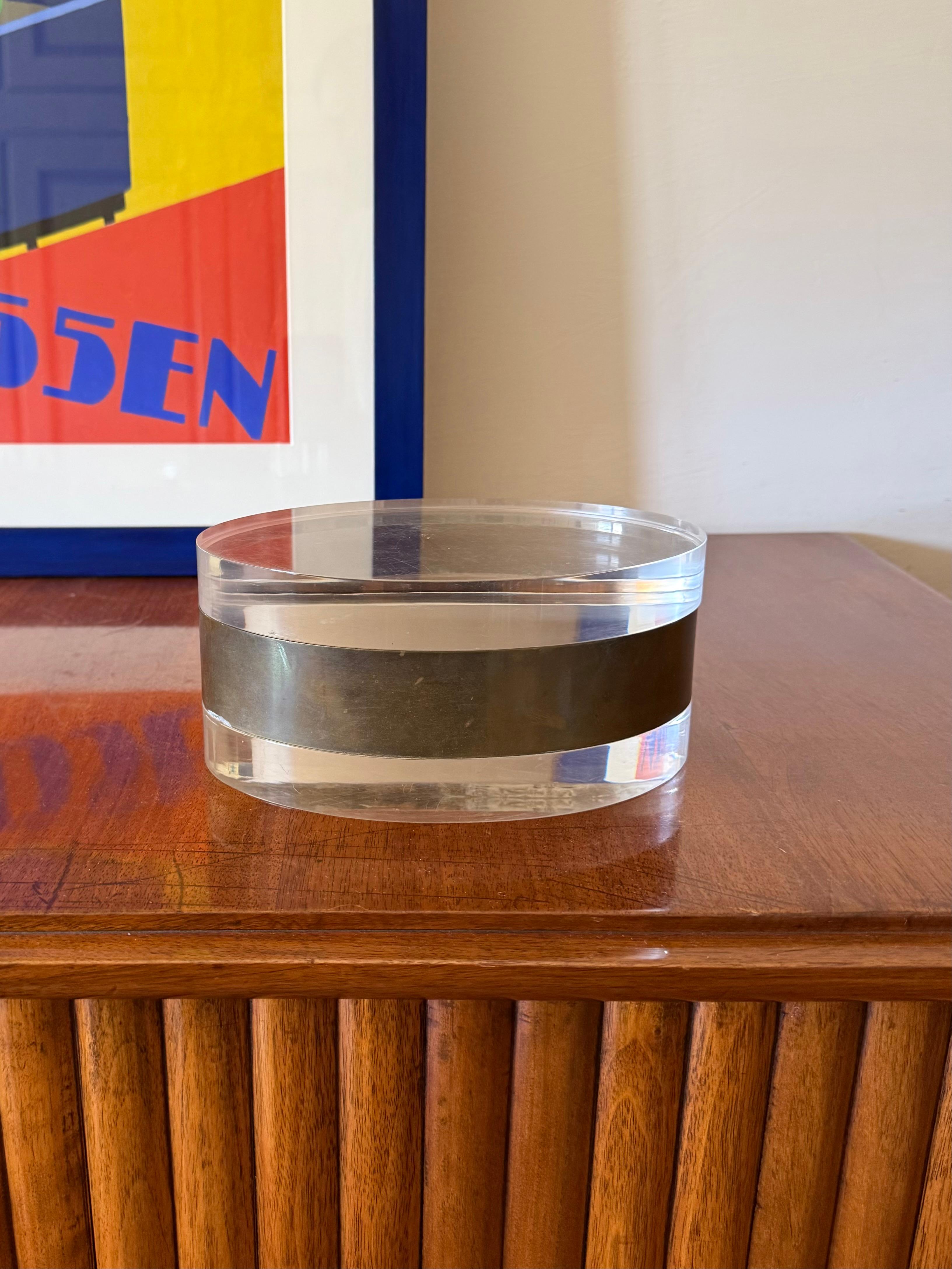 Hollywood Regency Modernist lucite and silver-plate oval jewelry box, Italy 1970s in vendita