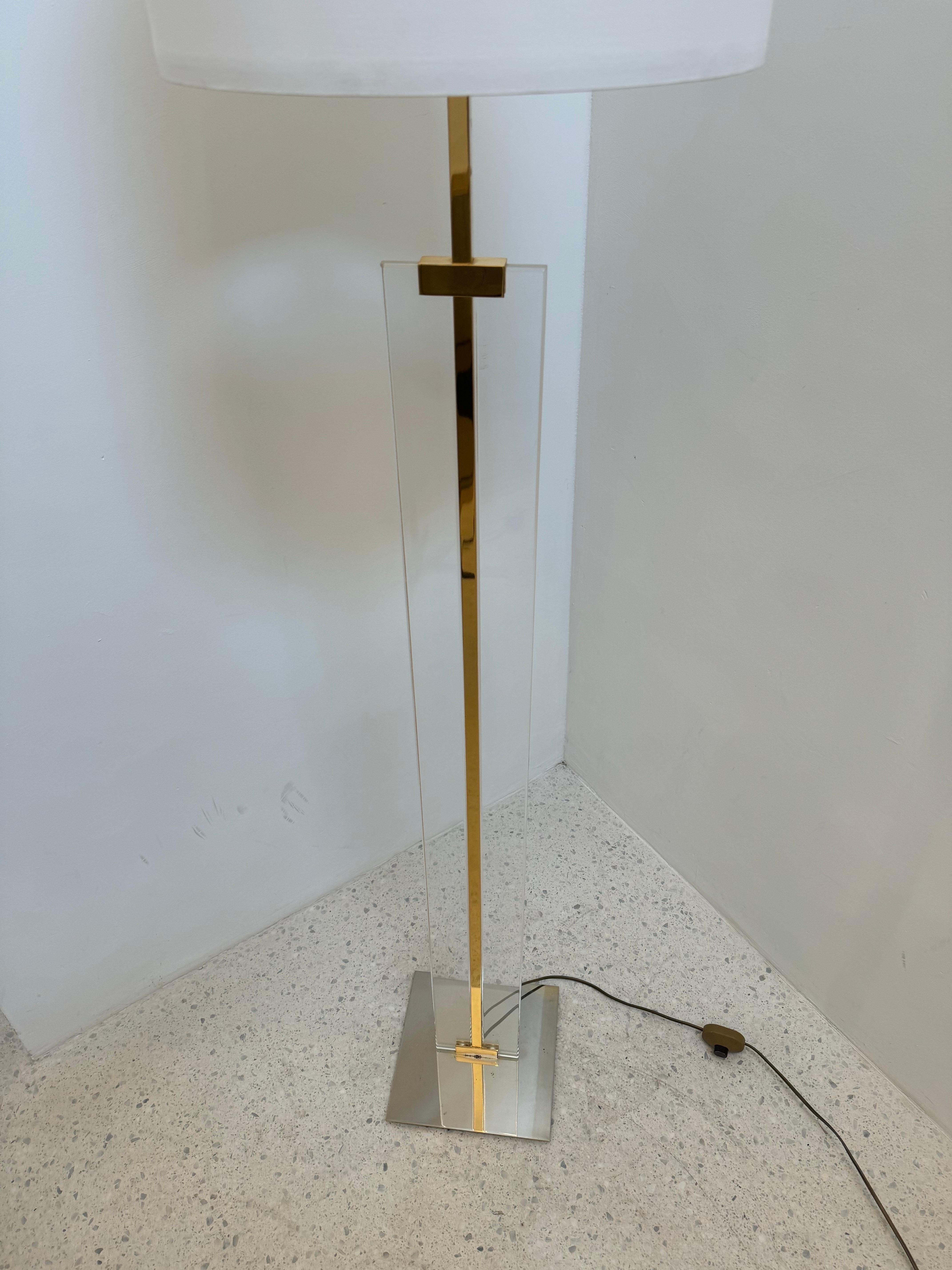 Late 20th Century Modernist Lucite, Brass, and Chrome Floor Lamp, 1970s For Sale
