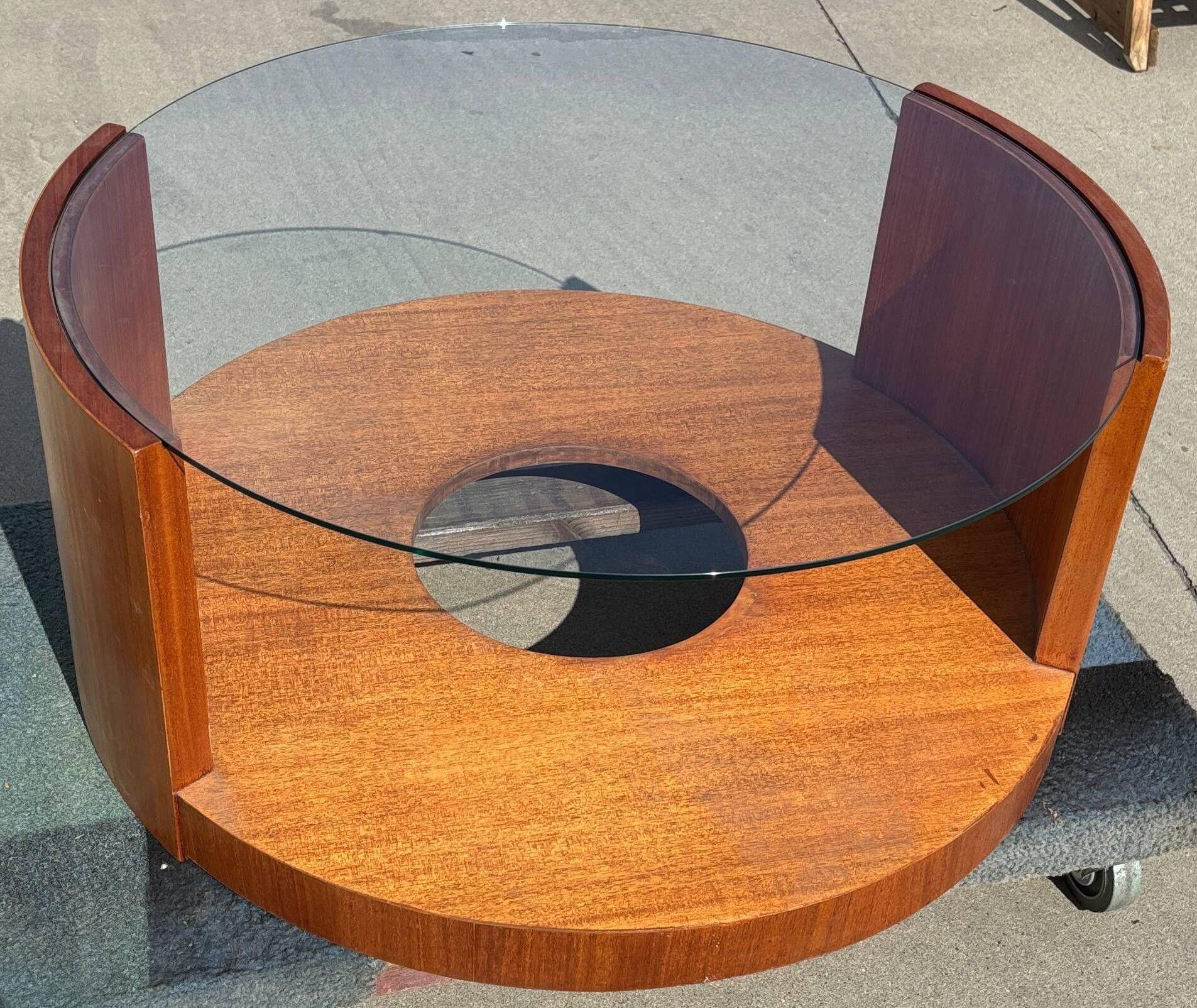 Couchtisch oder Cocktailtisch aus Mahagoni und Glas im modernistischen Stil von Gilbert Rohde im Angebot 1