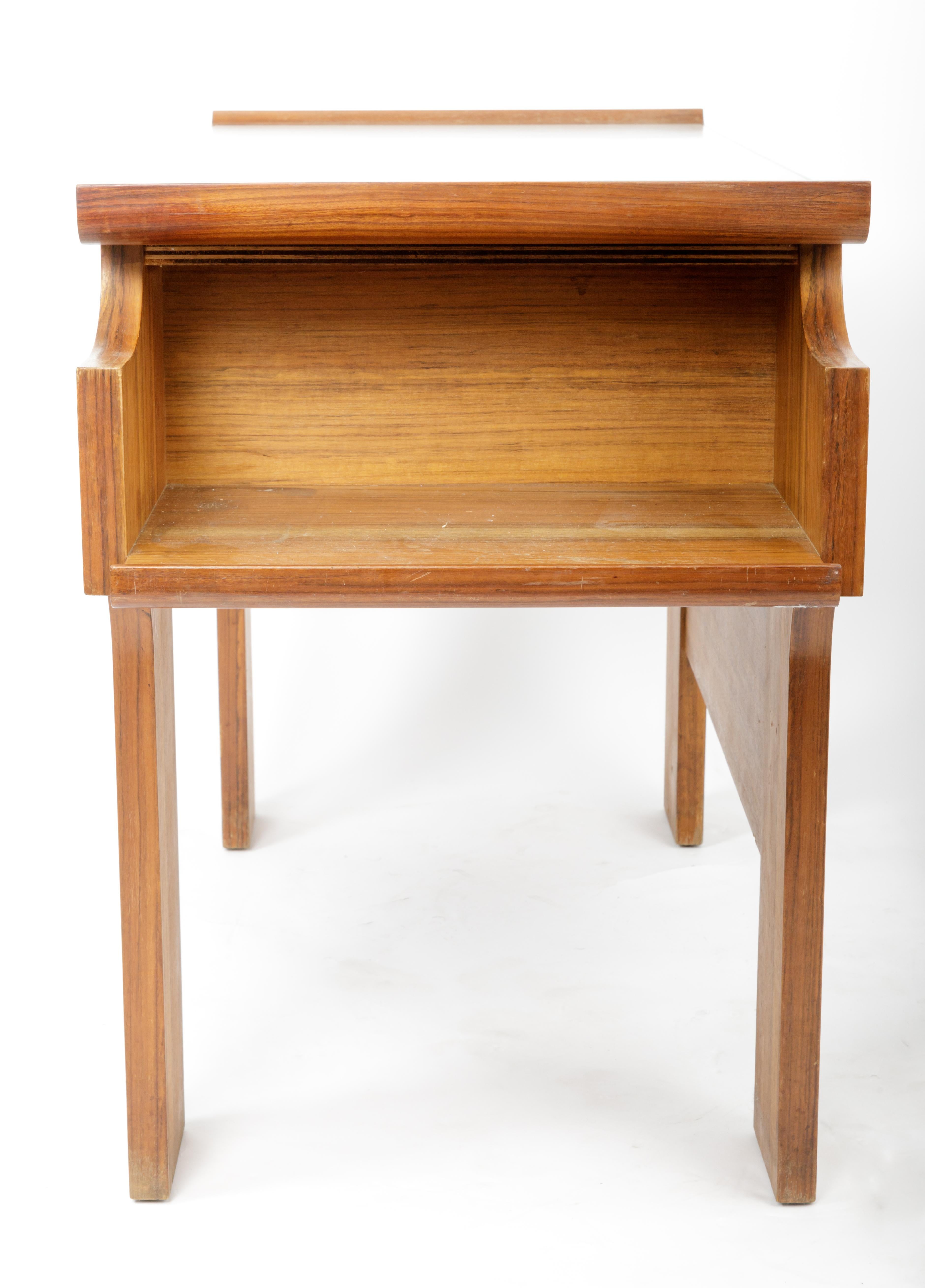 Escritorio modernista de caoba y laminado, Italia, c. 1950 en venta 3