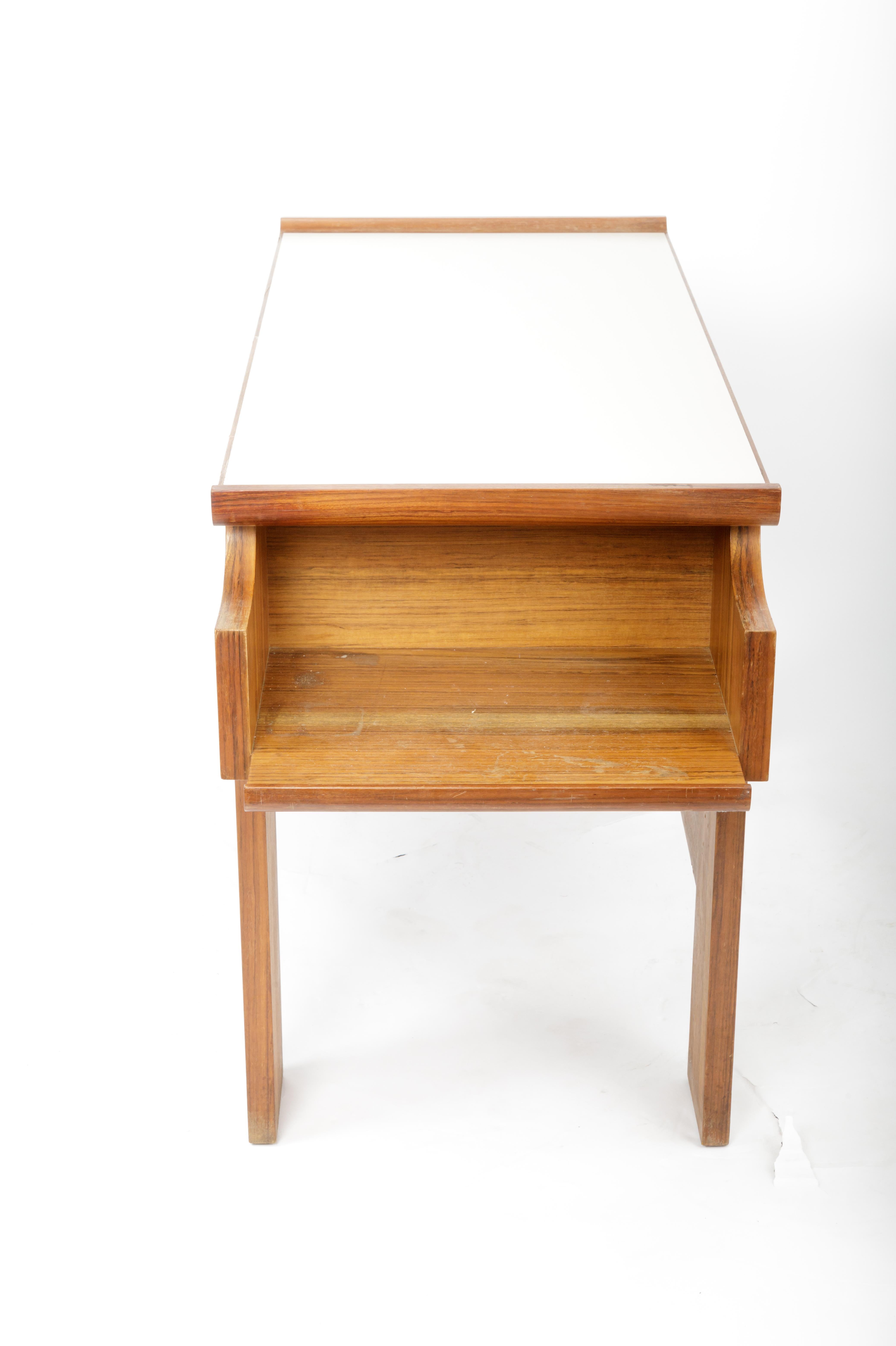 Escritorio modernista de caoba y laminado, Italia, c. 1950 en venta 4