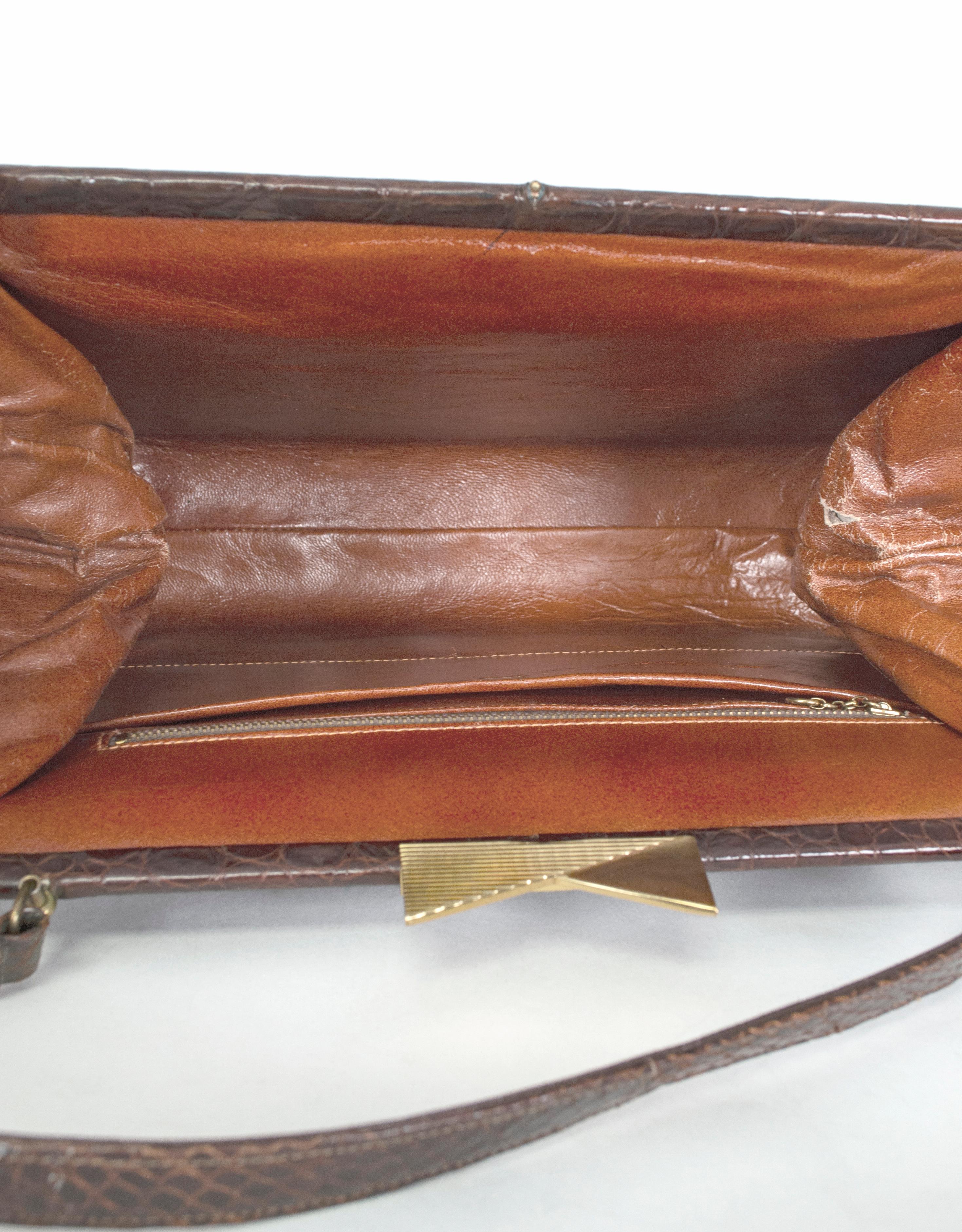 Women's Modernist Mahogany Gloss Geometric Center Cut Medium Alligator Handbag, 1950s For Sale