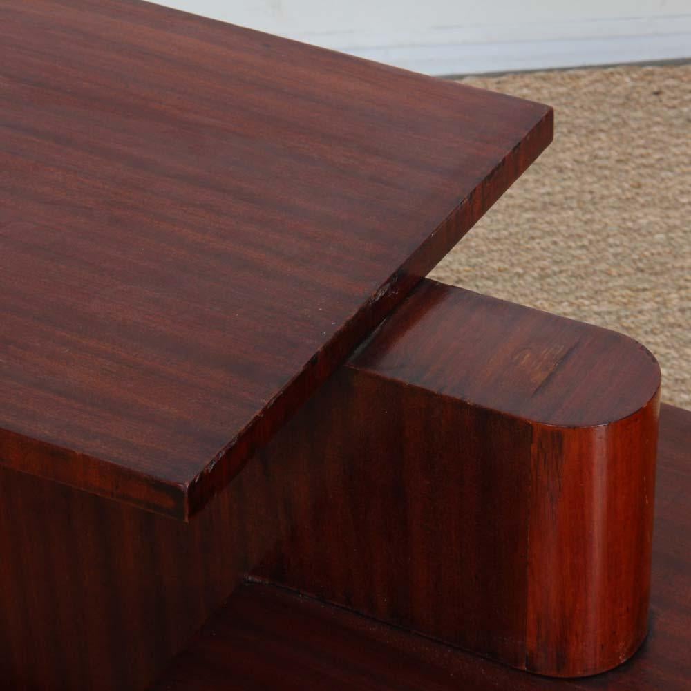 Modernist mahogany coffee table from the 1930s en Bueno estado para la venta en MONTESSON, FR