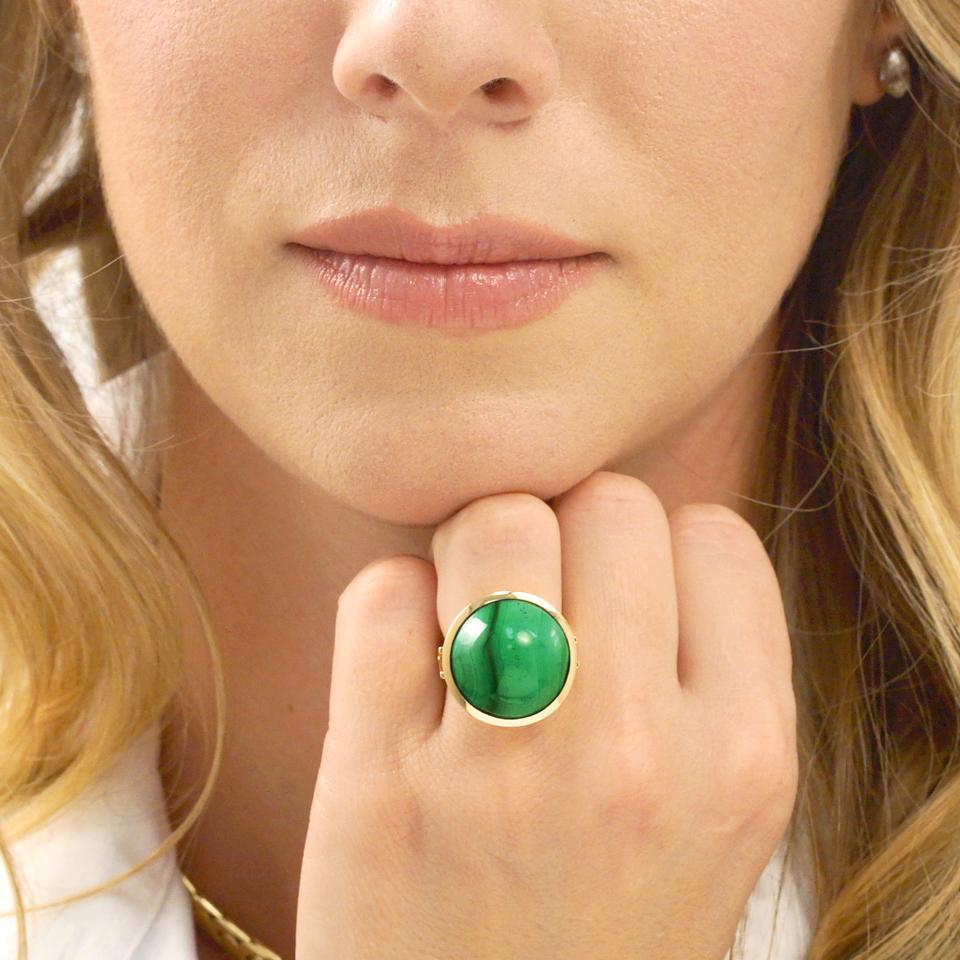 Modernist Malachite Ring in Gold In Excellent Condition In Litchfield, CT