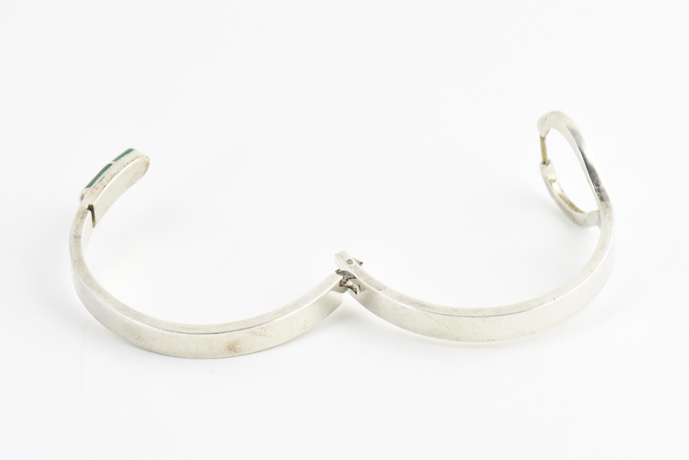 Modernist Malachite Sterling Silver Bangle Bracelet In Good Condition For Sale In Miami Beach, FL