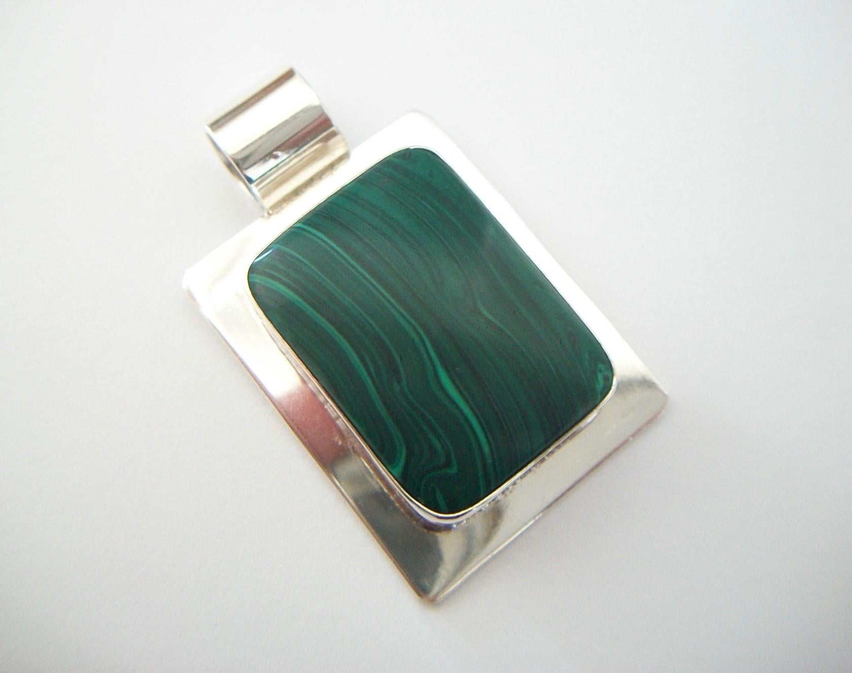 Modernist Malachite and Sterling Silver Pendant, Mexico, Late 20th Century For Sale 5