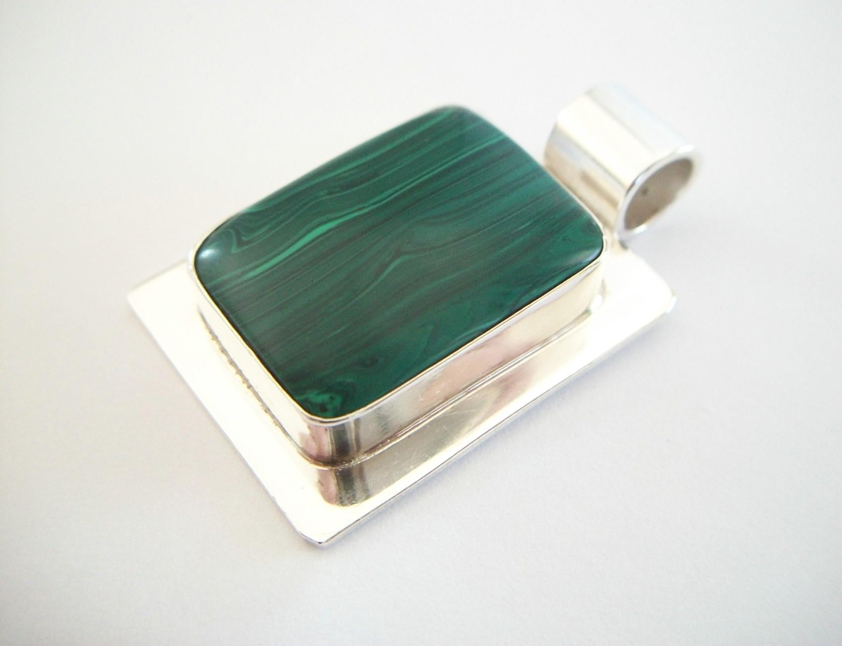 Modernist Malachite and Sterling Silver Pendant, Mexico, Late 20th Century In Good Condition For Sale In Chatham, CA