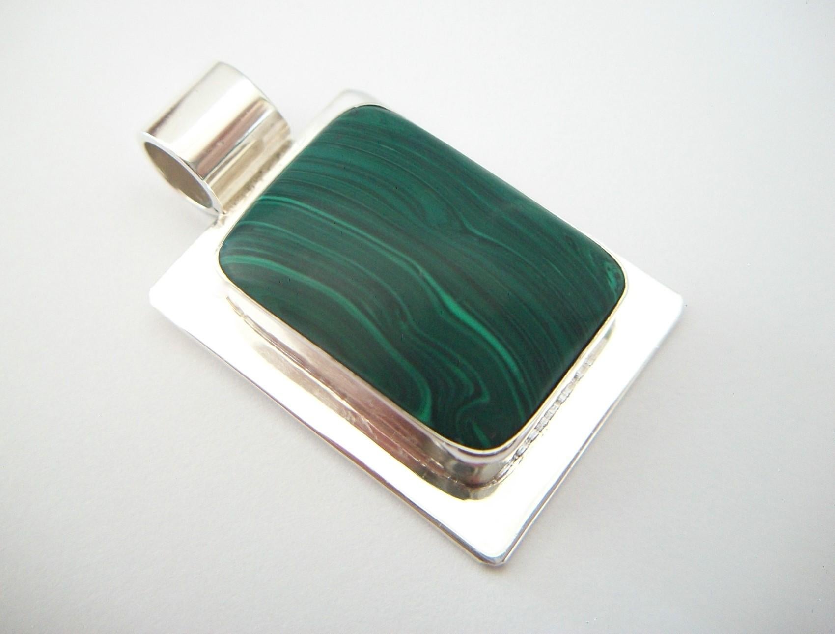 Modernist Malachite and Sterling Silver Pendant, Mexico, Late 20th Century For Sale 1
