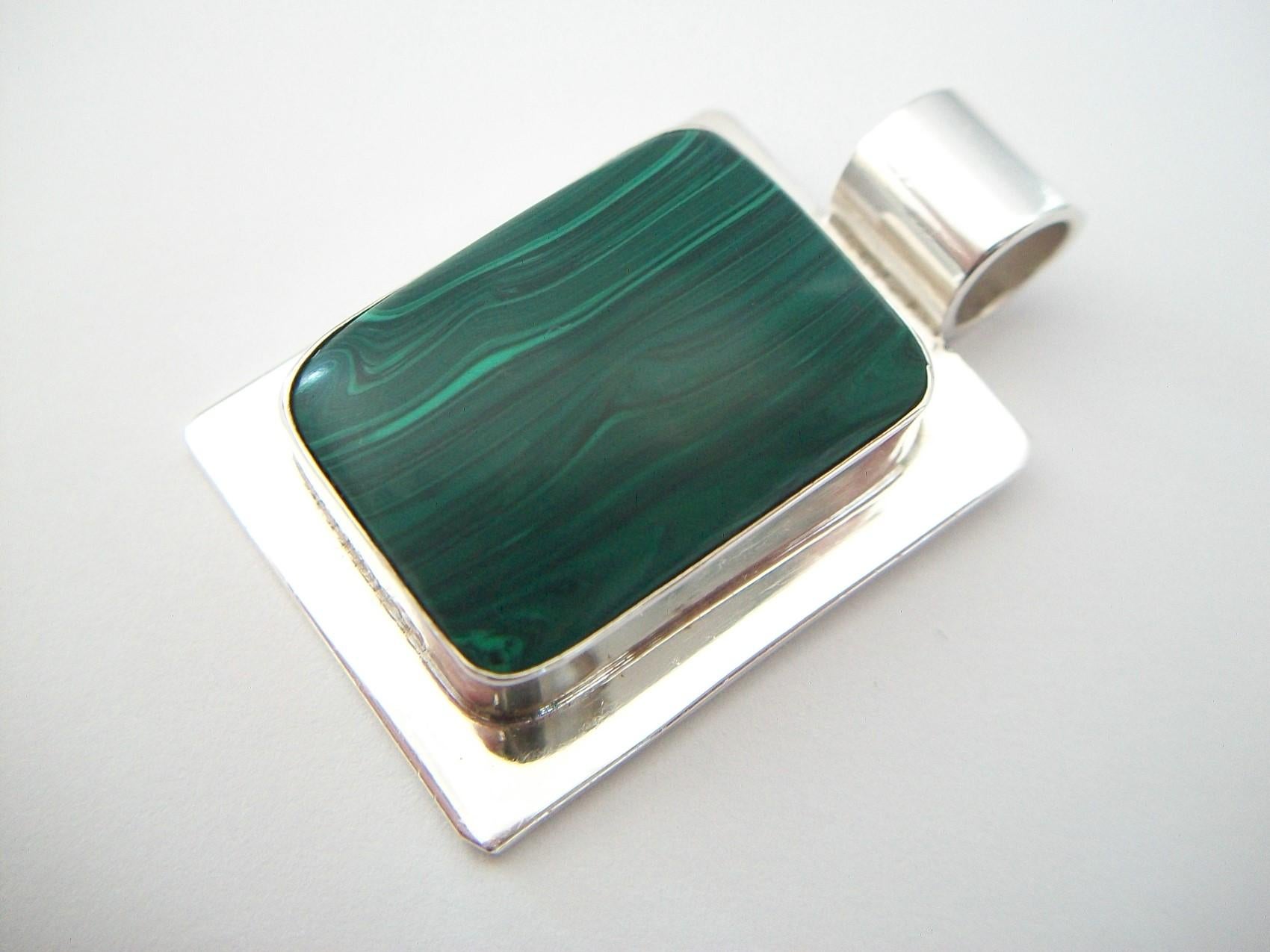 Modernist Malachite and Sterling Silver Pendant, Mexico, Late 20th Century For Sale 2