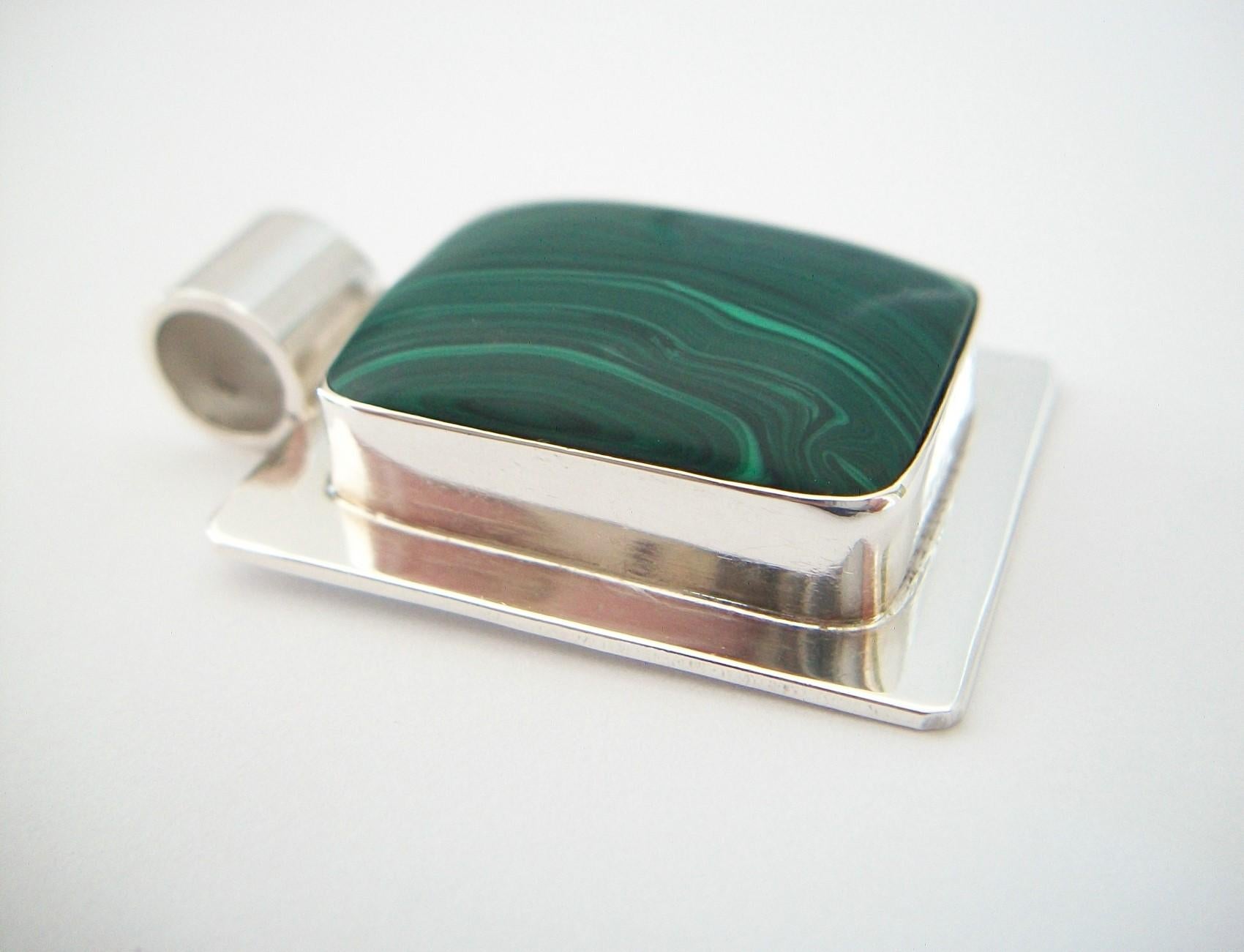 Modernist Malachite and Sterling Silver Pendant, Mexico, Late 20th Century For Sale 4