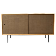 Modernistischer Schrank aus Ahorn und Grascloth von Paul McCobb