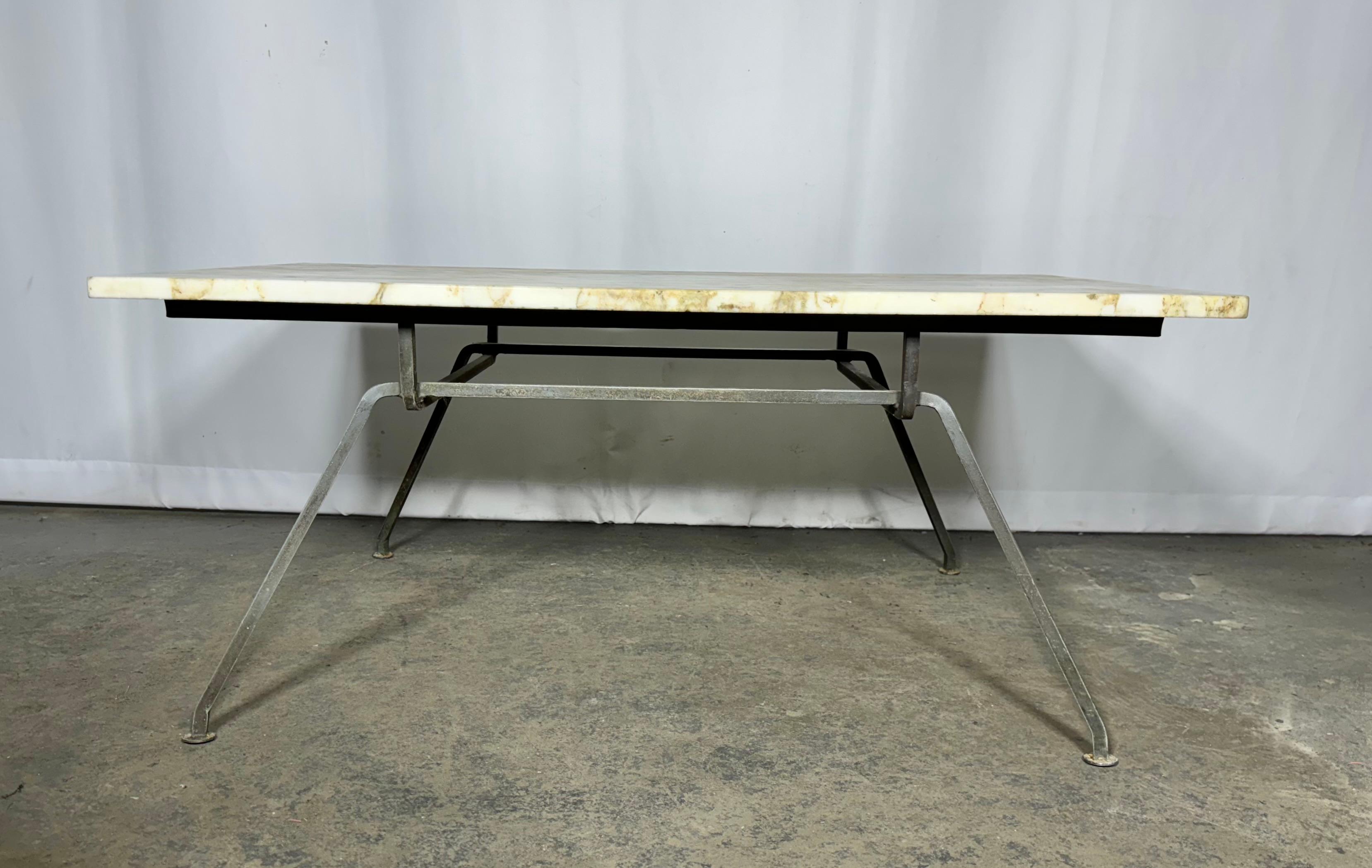 Table basse/table de cocktail moderniste en marbre et fer fabriquée en Italie  Salterini en vente 3