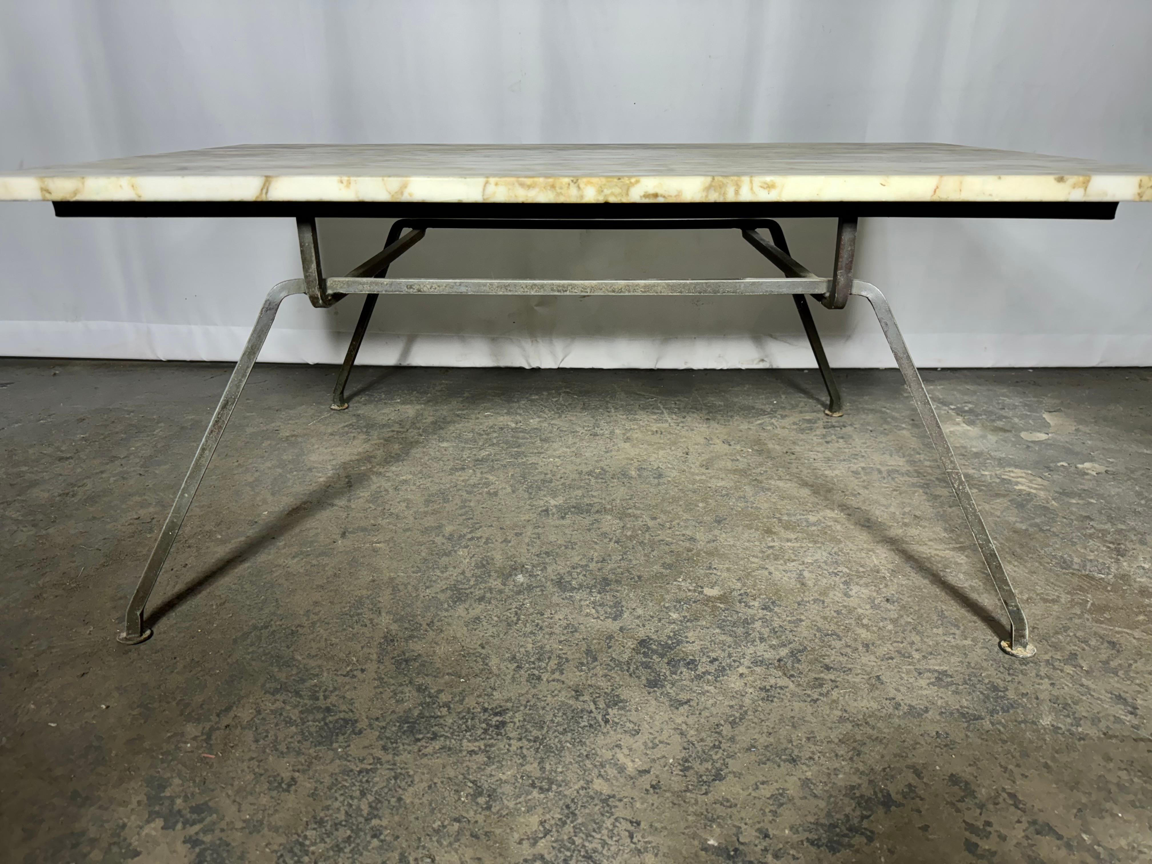 Table basse/table de cocktail moderniste en marbre et fer fabriquée en Italie  Salterini en vente 1