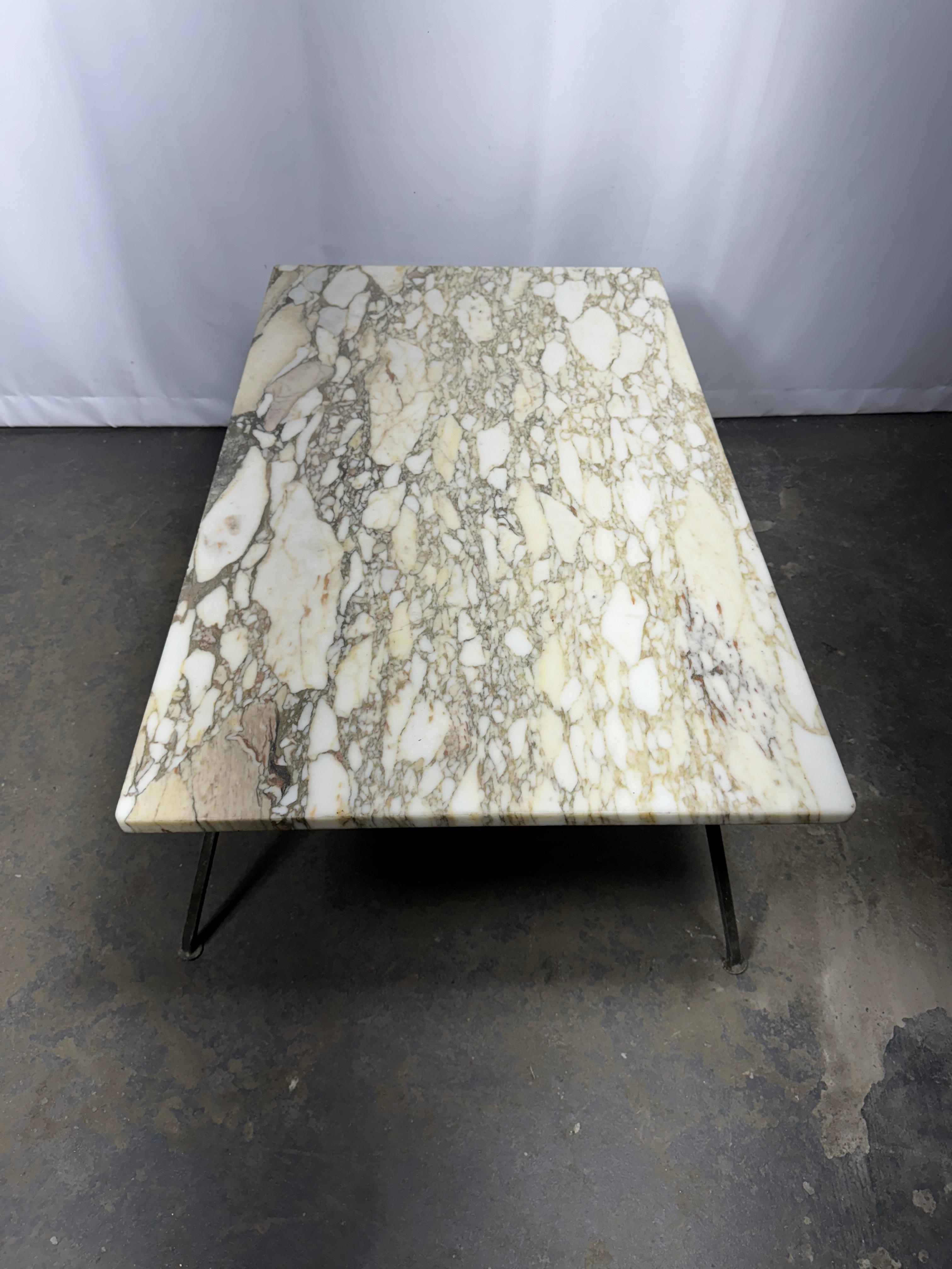 Table basse/table de cocktail moderniste en marbre et fer fabriquée en Italie  Salterini en vente 2