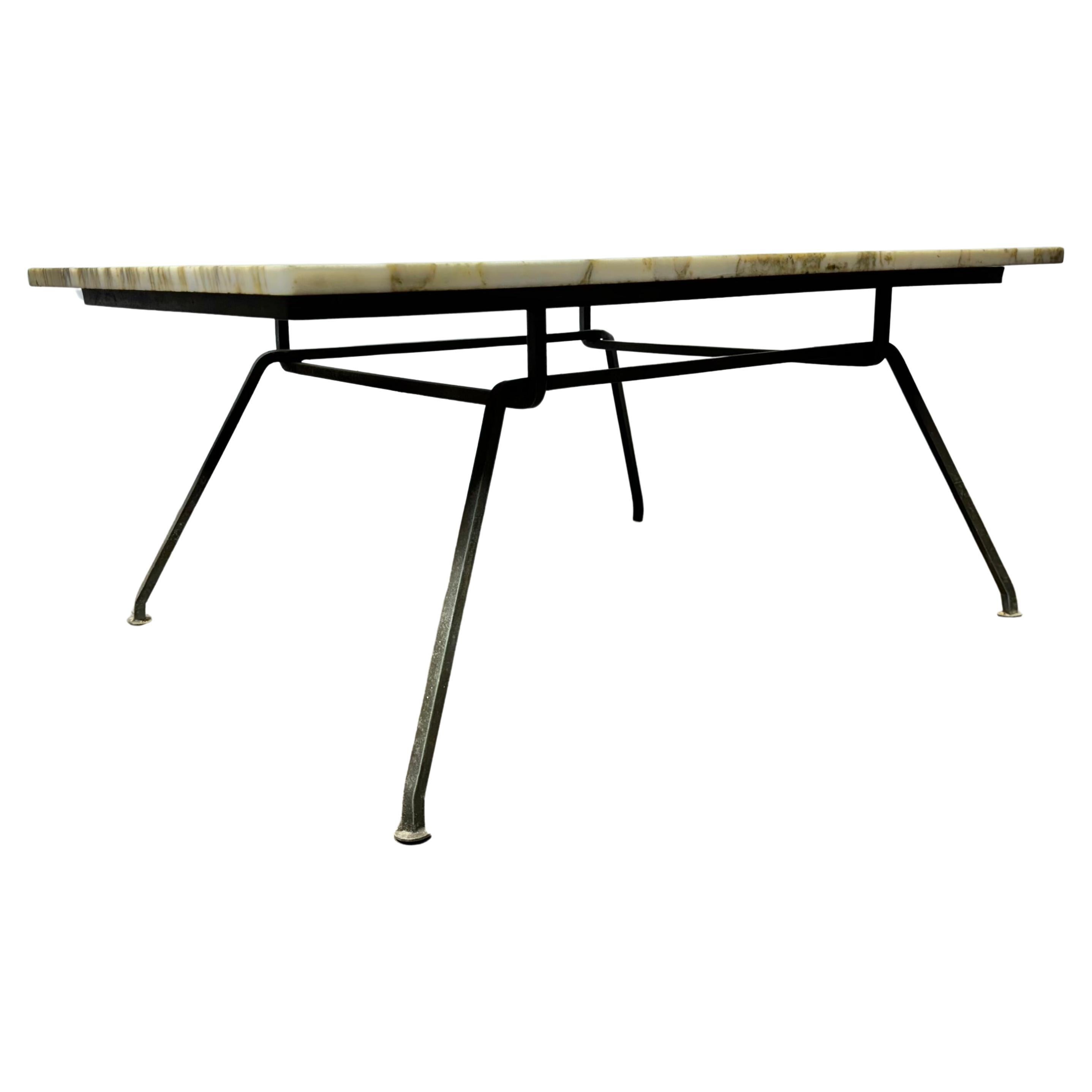 Table basse/table de cocktail moderniste en marbre et fer fabriquée en Italie  Salterini