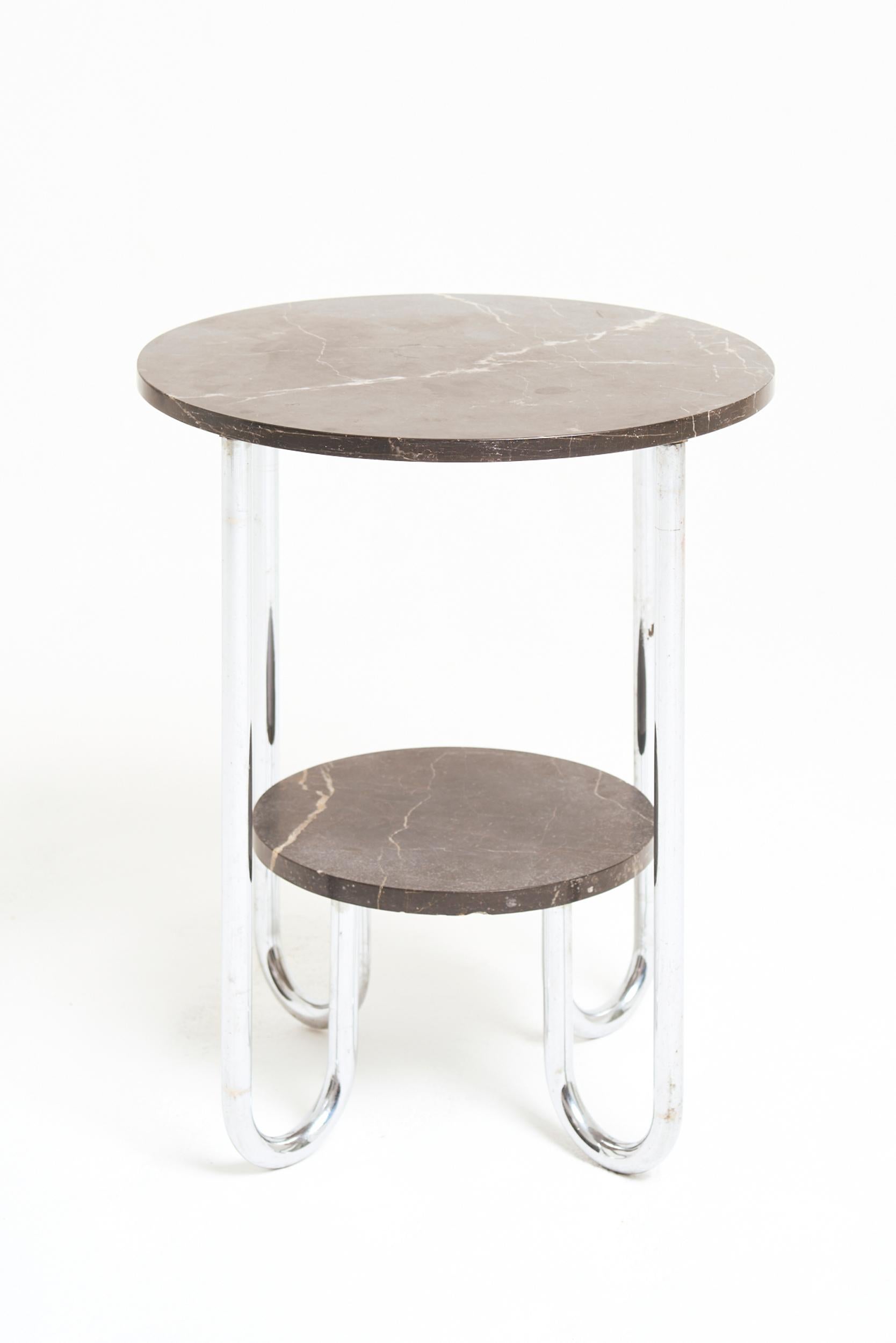Table d'appoint moderniste à deux niveaux en marbre Nero Marquina et nickel
France, Circa 1930
