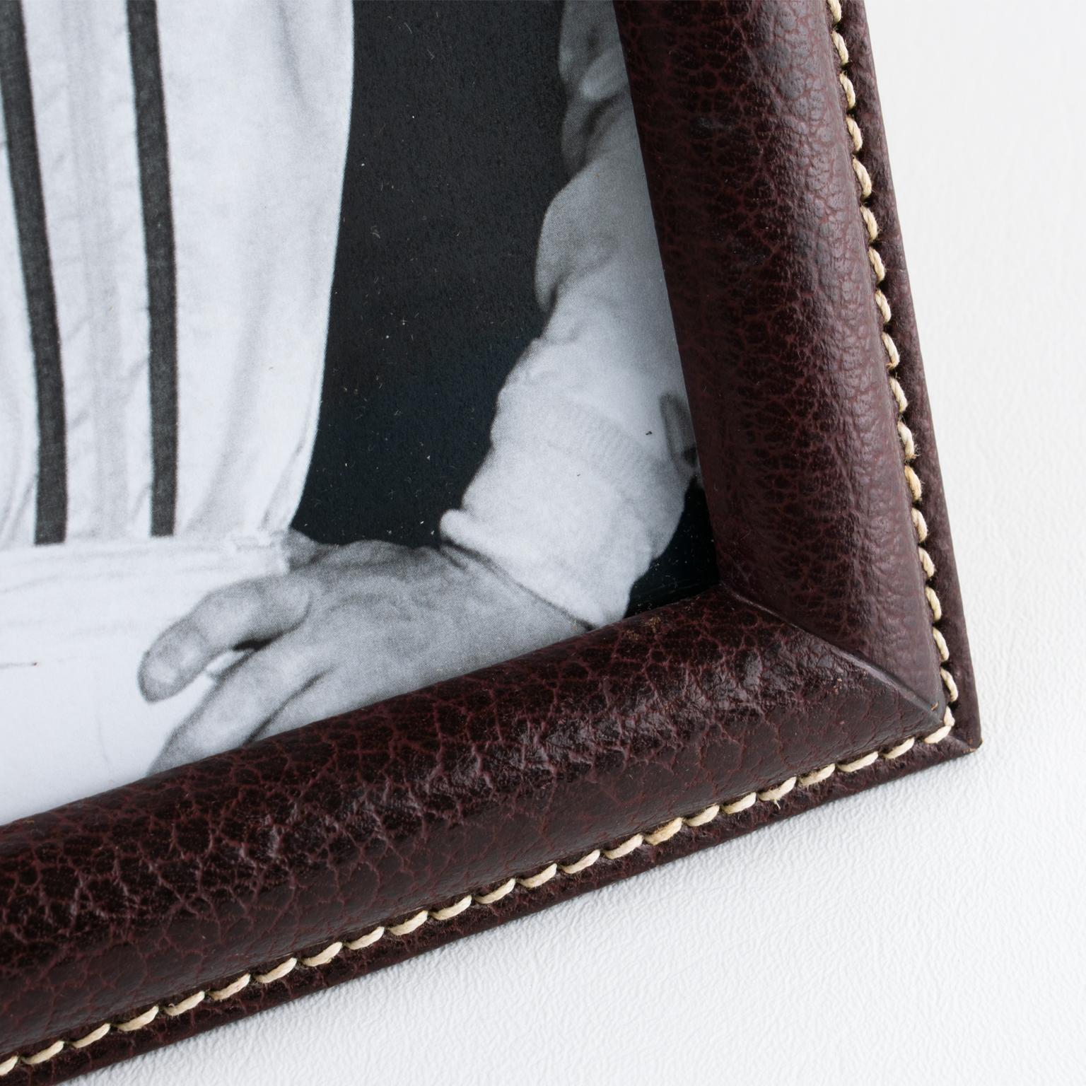 Modernist Maroon Leather Picture Frame, France circa 1950 For Sale 2