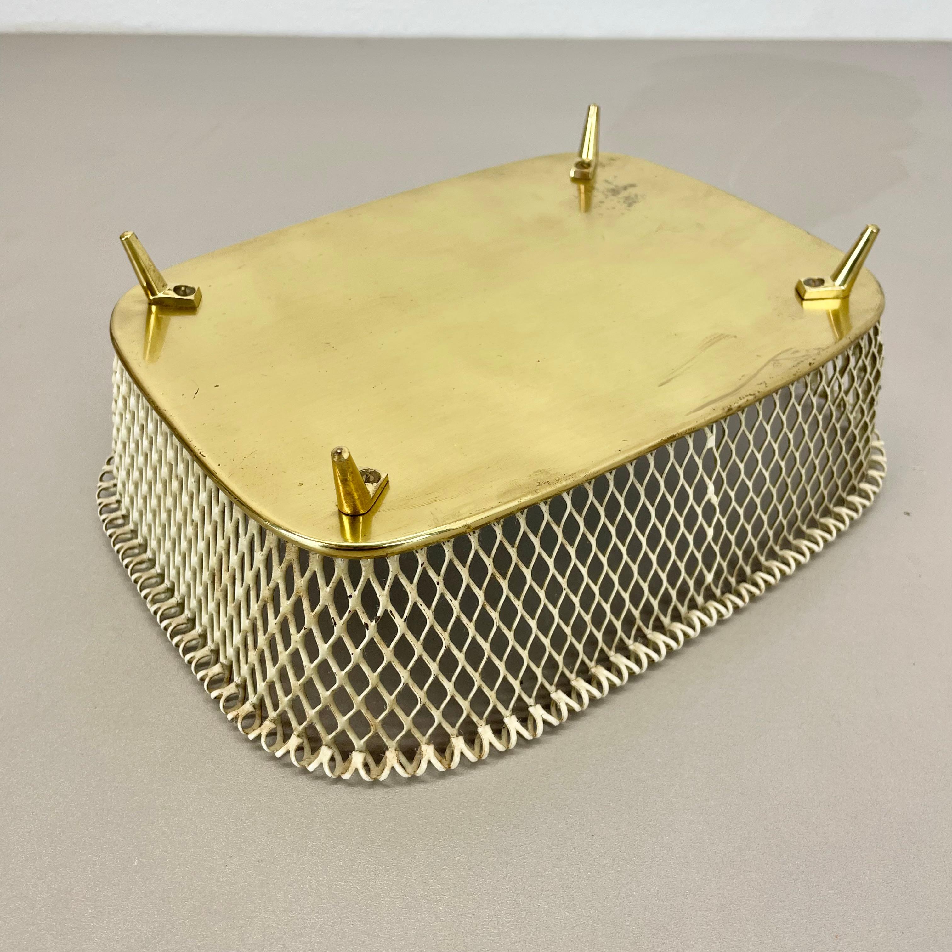 Élément de bol moderniste en métal et laiton dans le style Mathieu Matégot, France années 1950 en vente 3