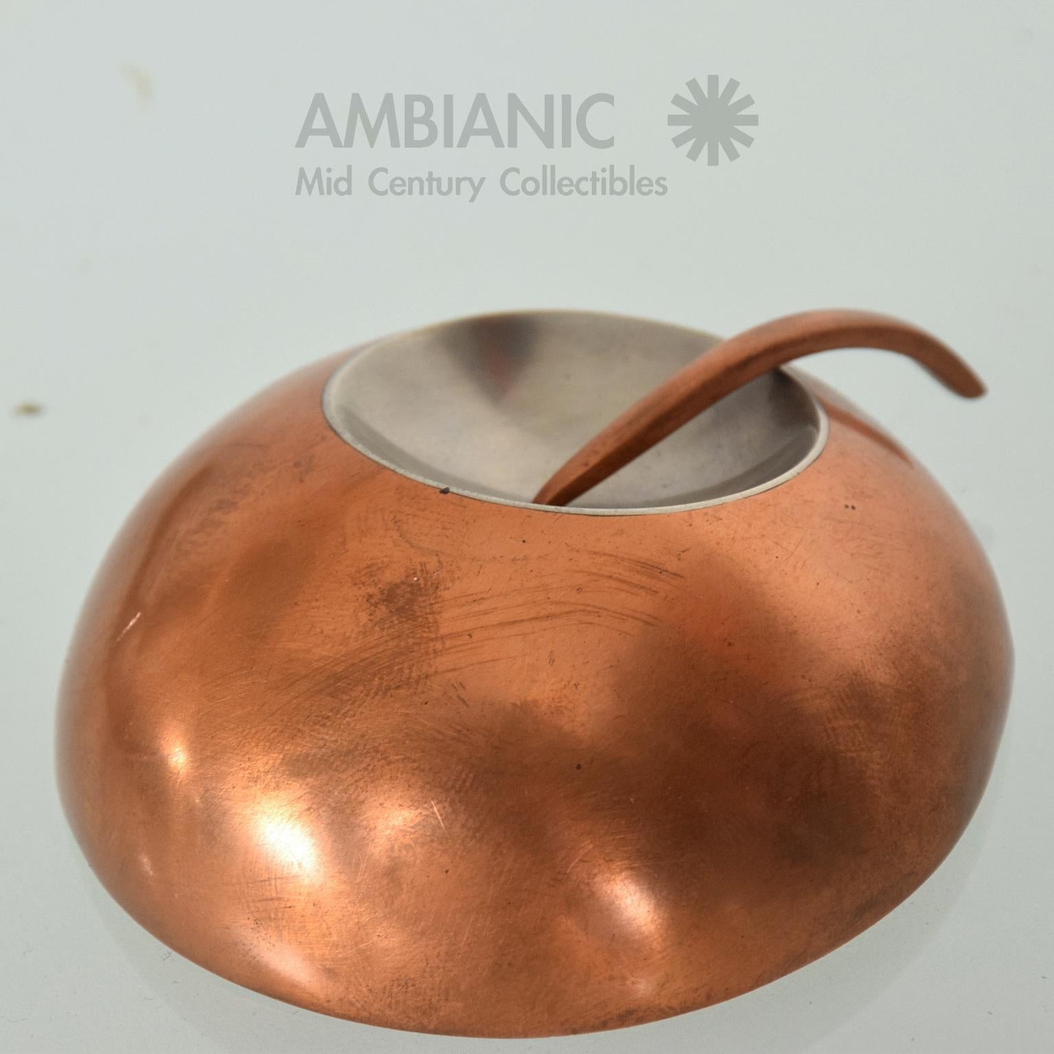 Mid-20th Century  Modernist Metal Art Copper Stainless Steel Brooch After Alexander Calder, 1960s