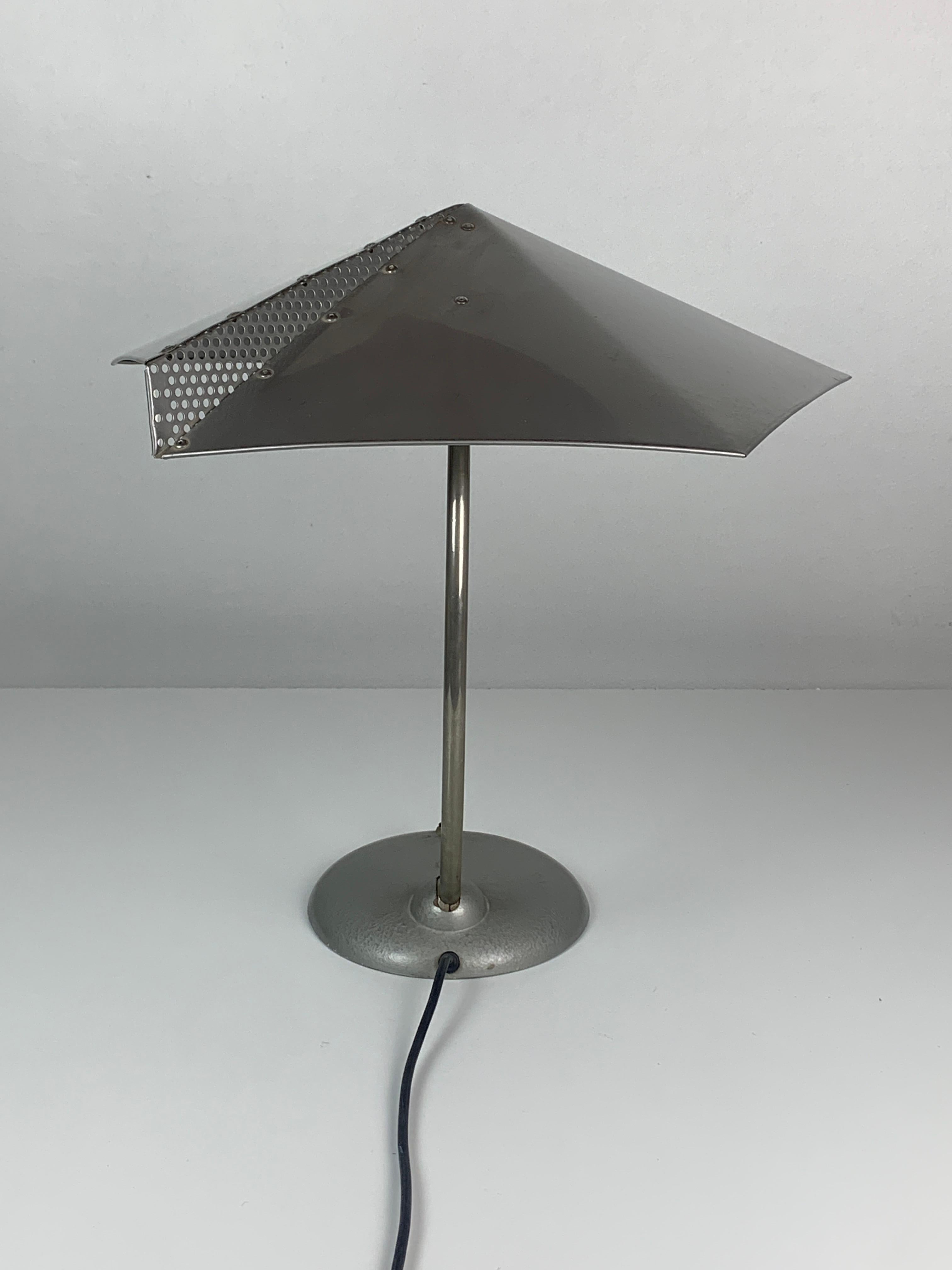 Lampe de bureau Bauhaus en métal moderniste, années 1960 en vente 5