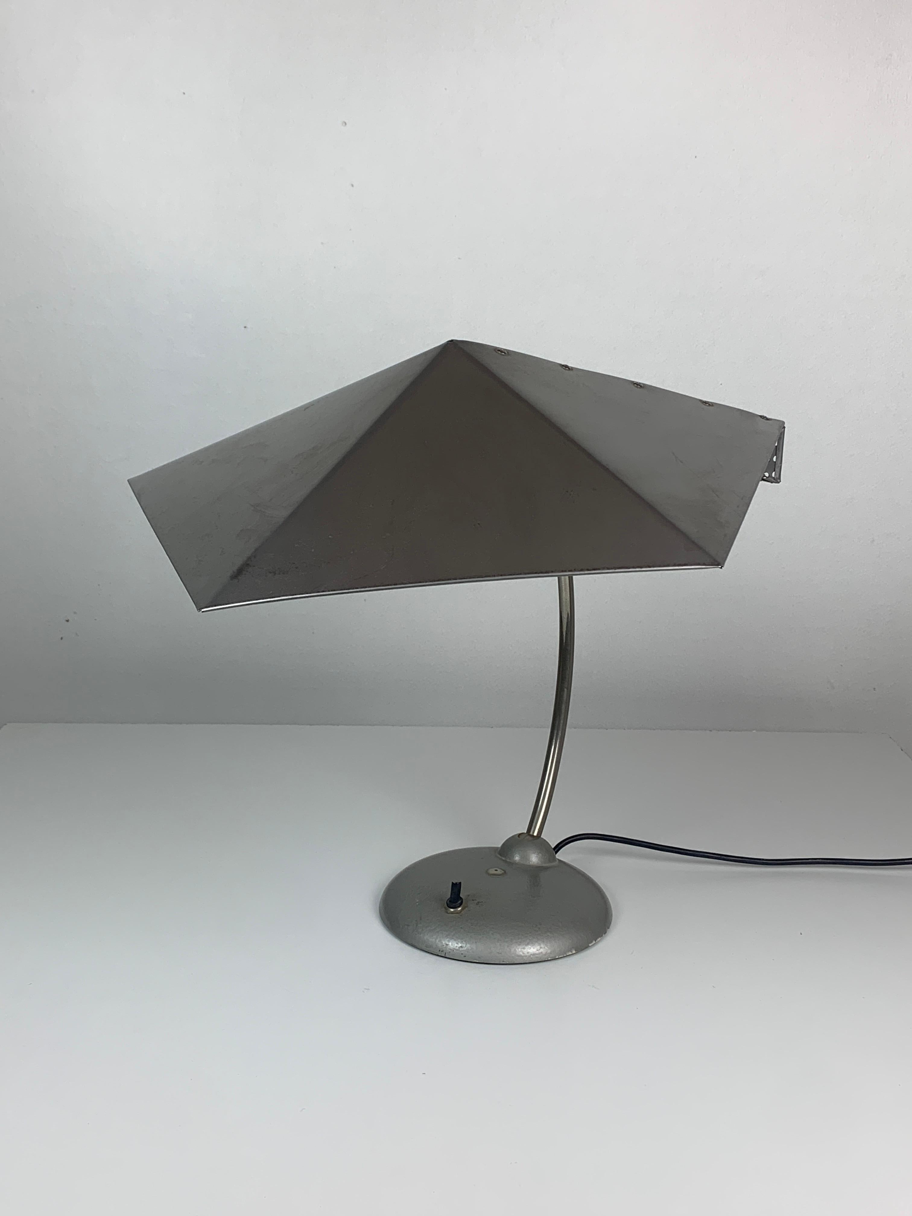 Lampe de bureau Bauhaus en métal moderniste, années 1960 en vente 9
