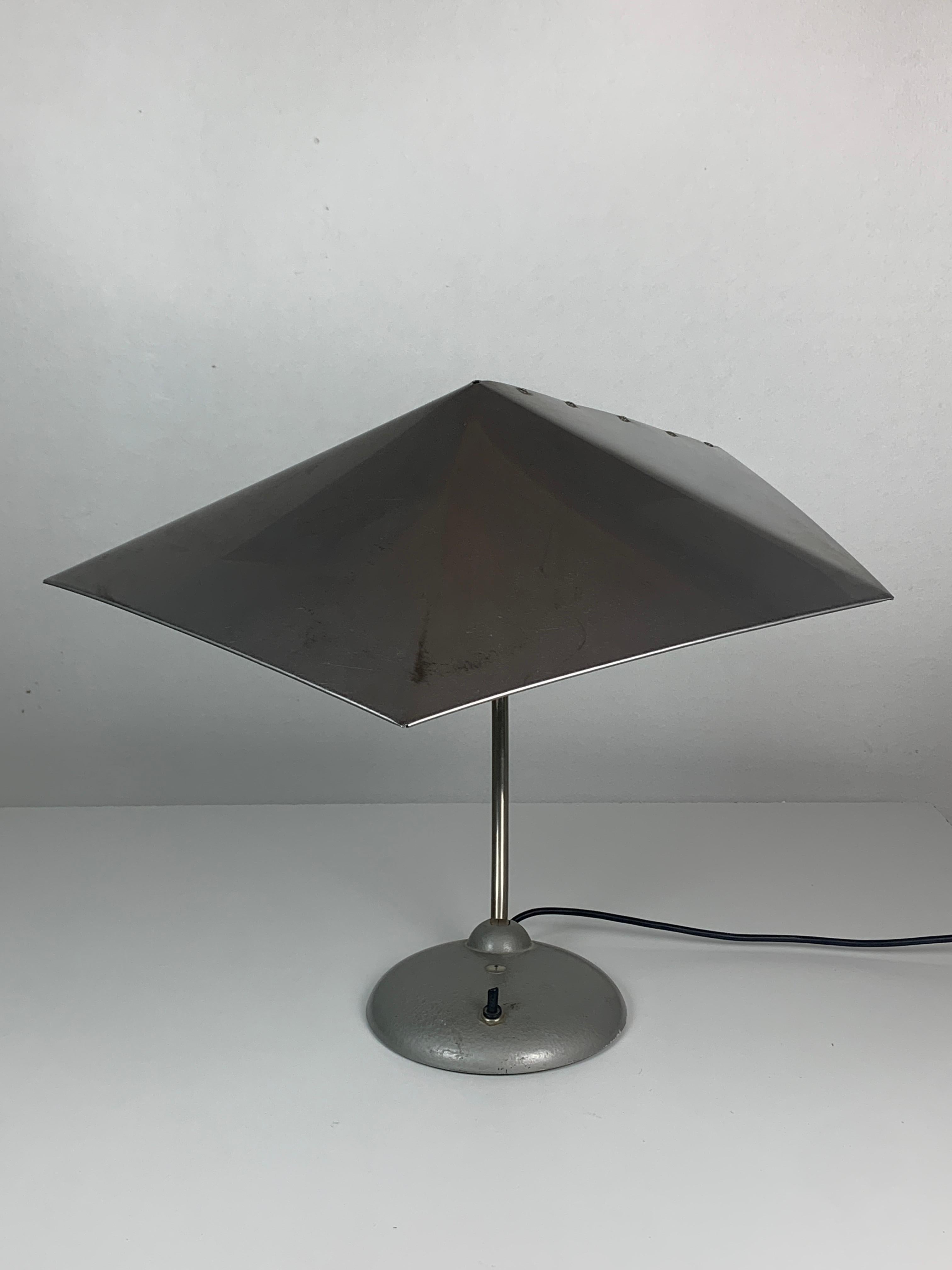 Lampe de bureau Bauhaus en métal moderniste, années 1960 en vente 10