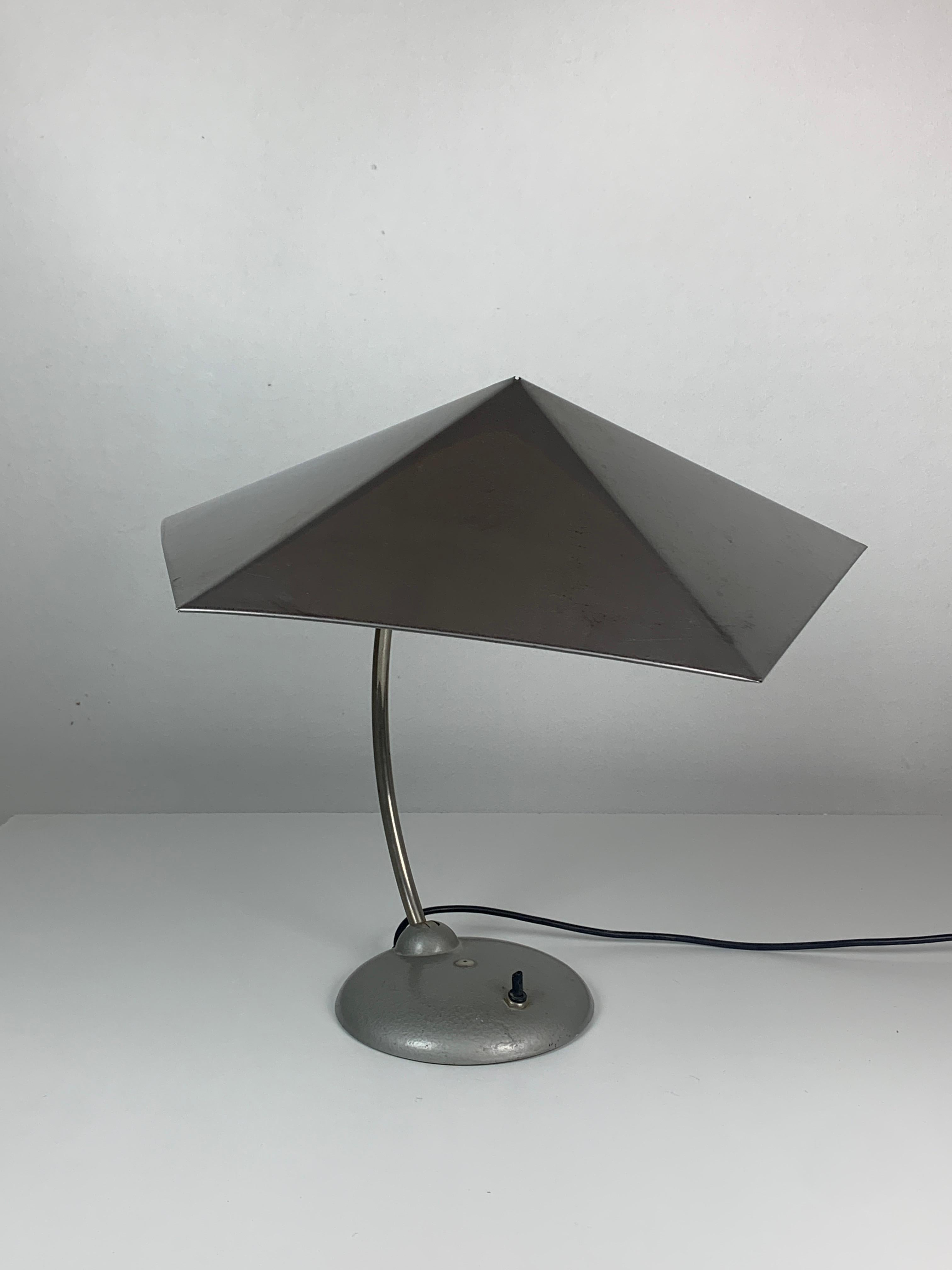 Lampe de bureau Bauhaus en métal moderniste, années 1960 en vente 11