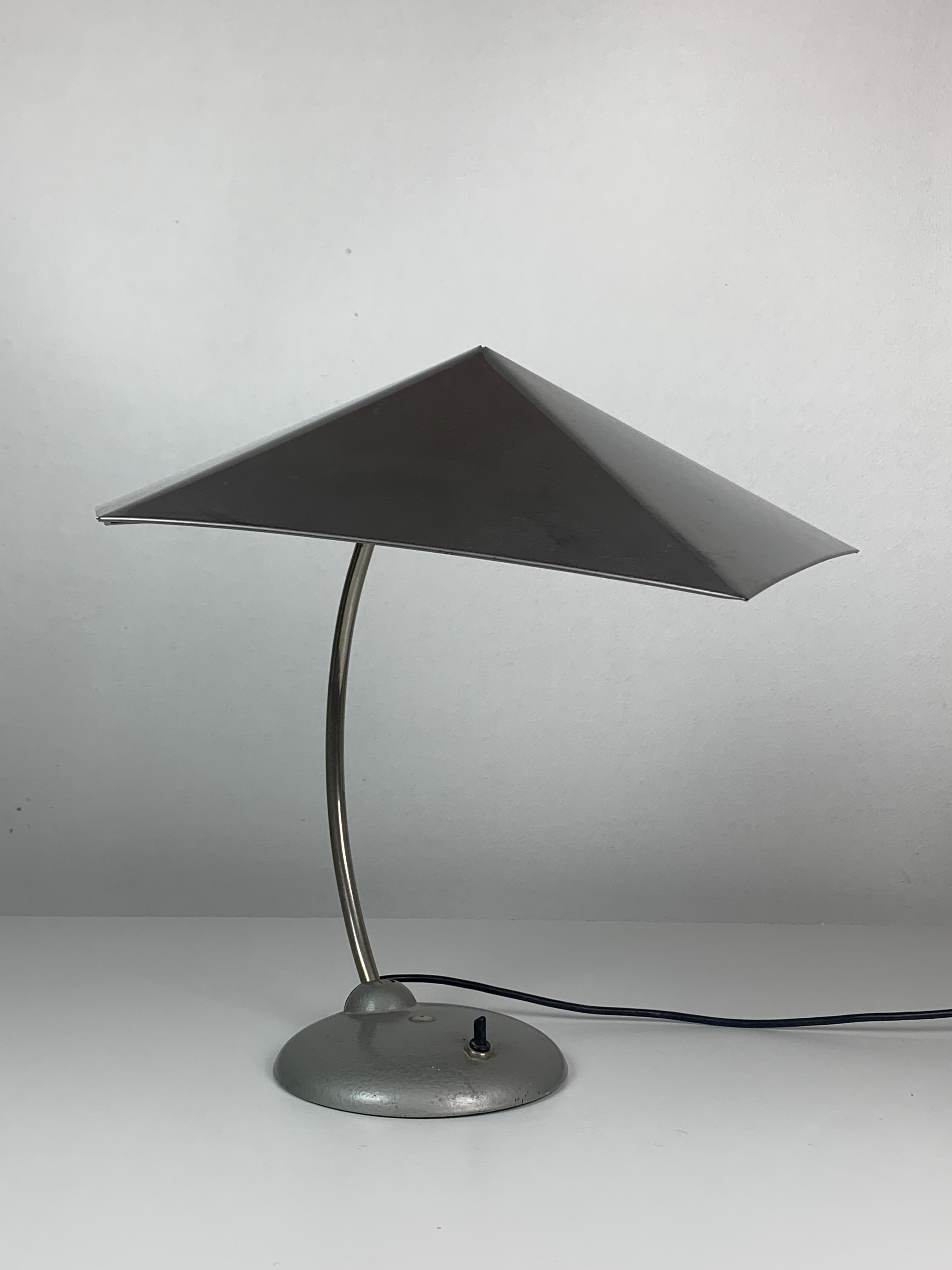 Lampe de bureau Bauhaus en métal moderniste, années 1960 en vente 12
