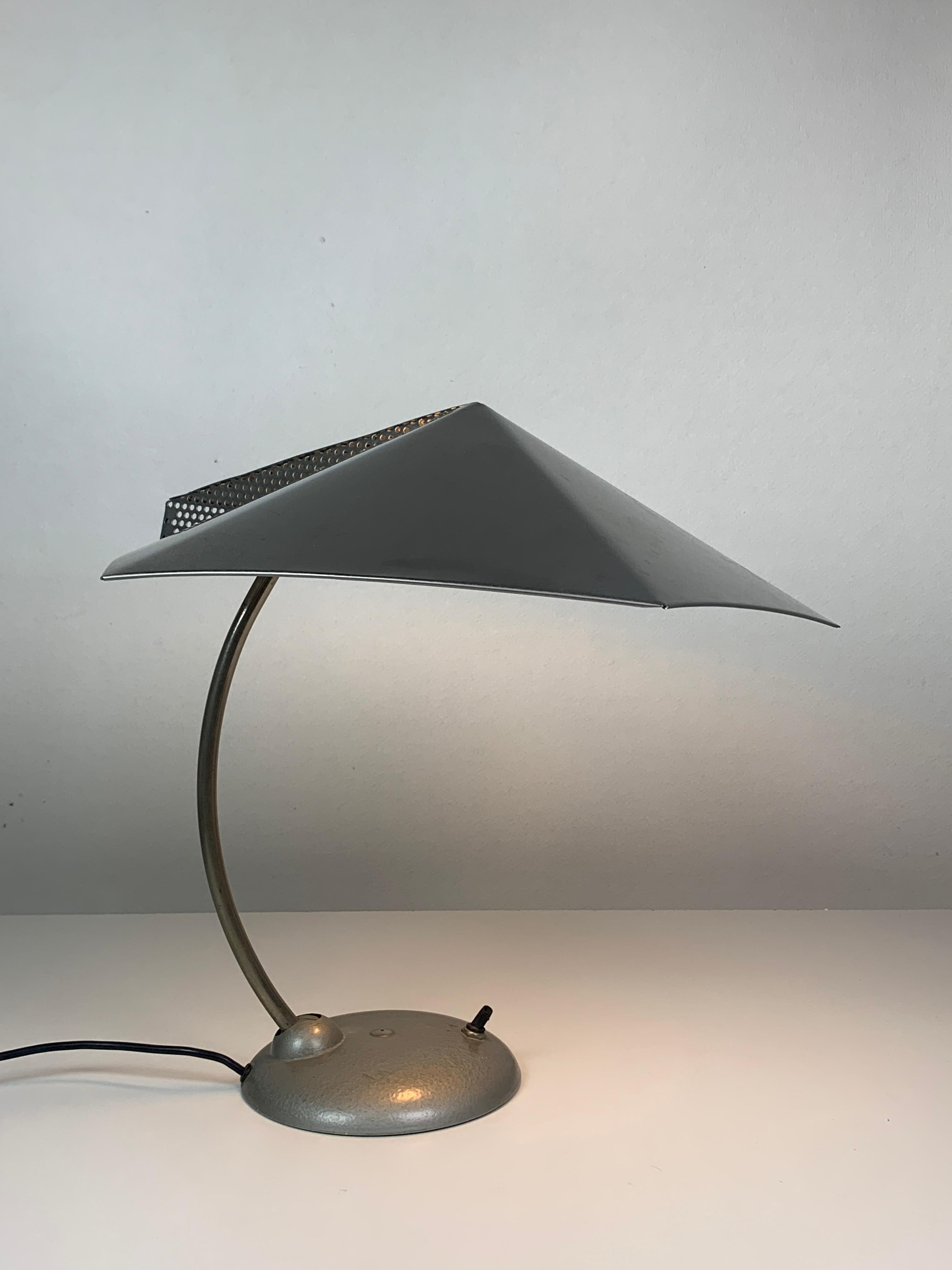 Lampe de bureau Bauhaus en métal moderniste, années 1960 en vente 13