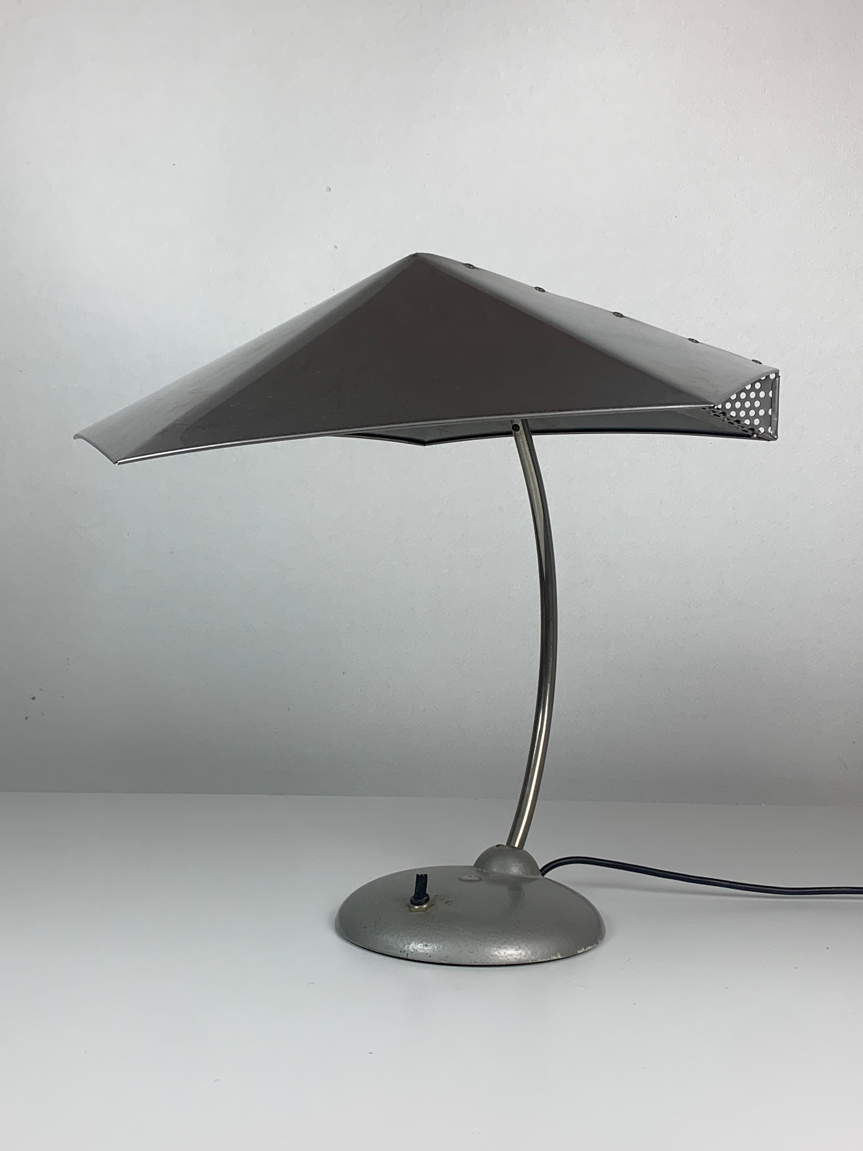 Allemand Lampe de bureau Bauhaus en métal moderniste, années 1960 en vente