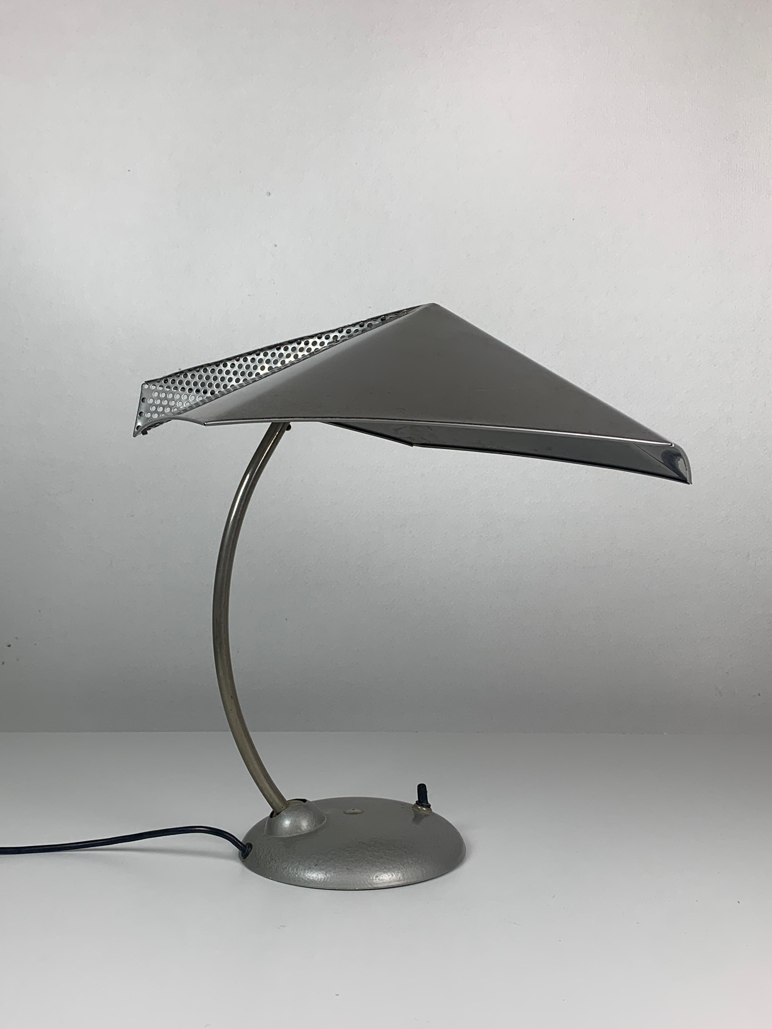Lampe de bureau Bauhaus en métal moderniste, années 1960 Bon état - En vente à Zaandam, NL