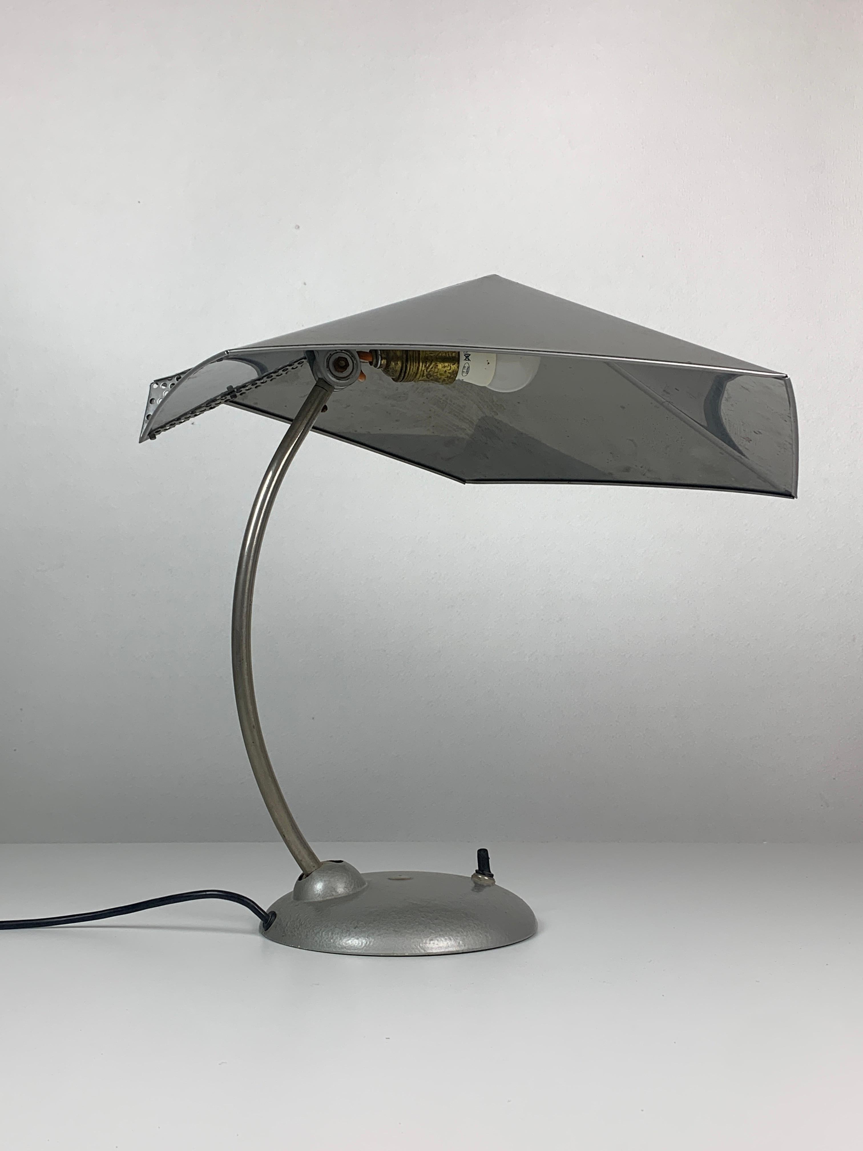 Métal Lampe de bureau Bauhaus en métal moderniste, années 1960 en vente