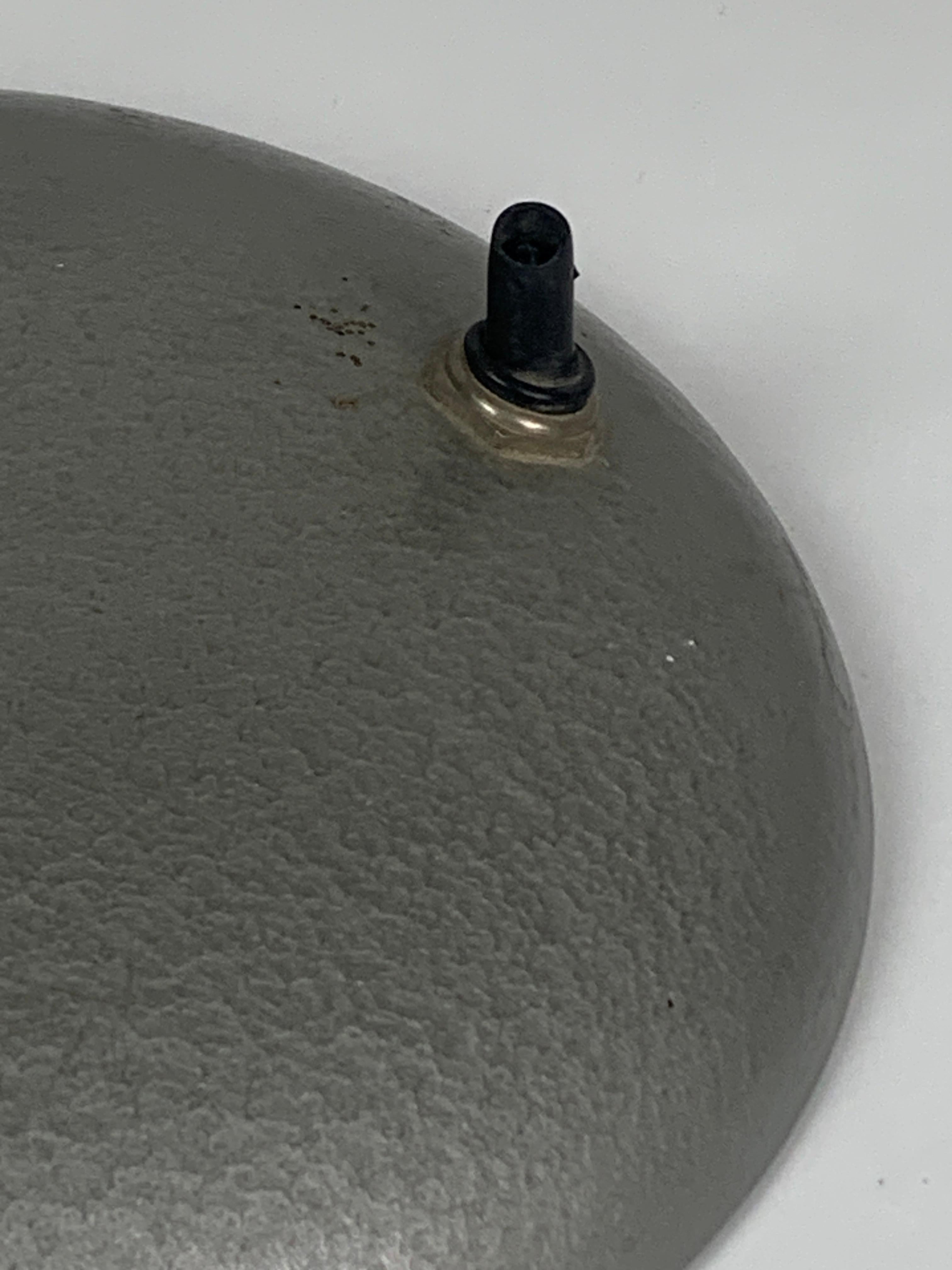 Lampe de bureau Bauhaus en métal moderniste, années 1960 en vente 2