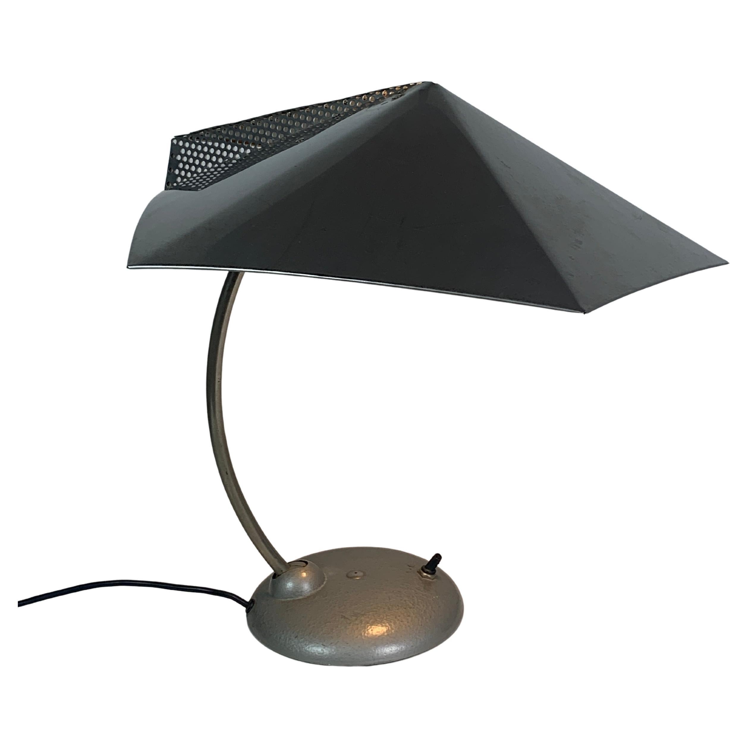 Lampada da scrivania Bauhaus modernista in metallo, anni '60