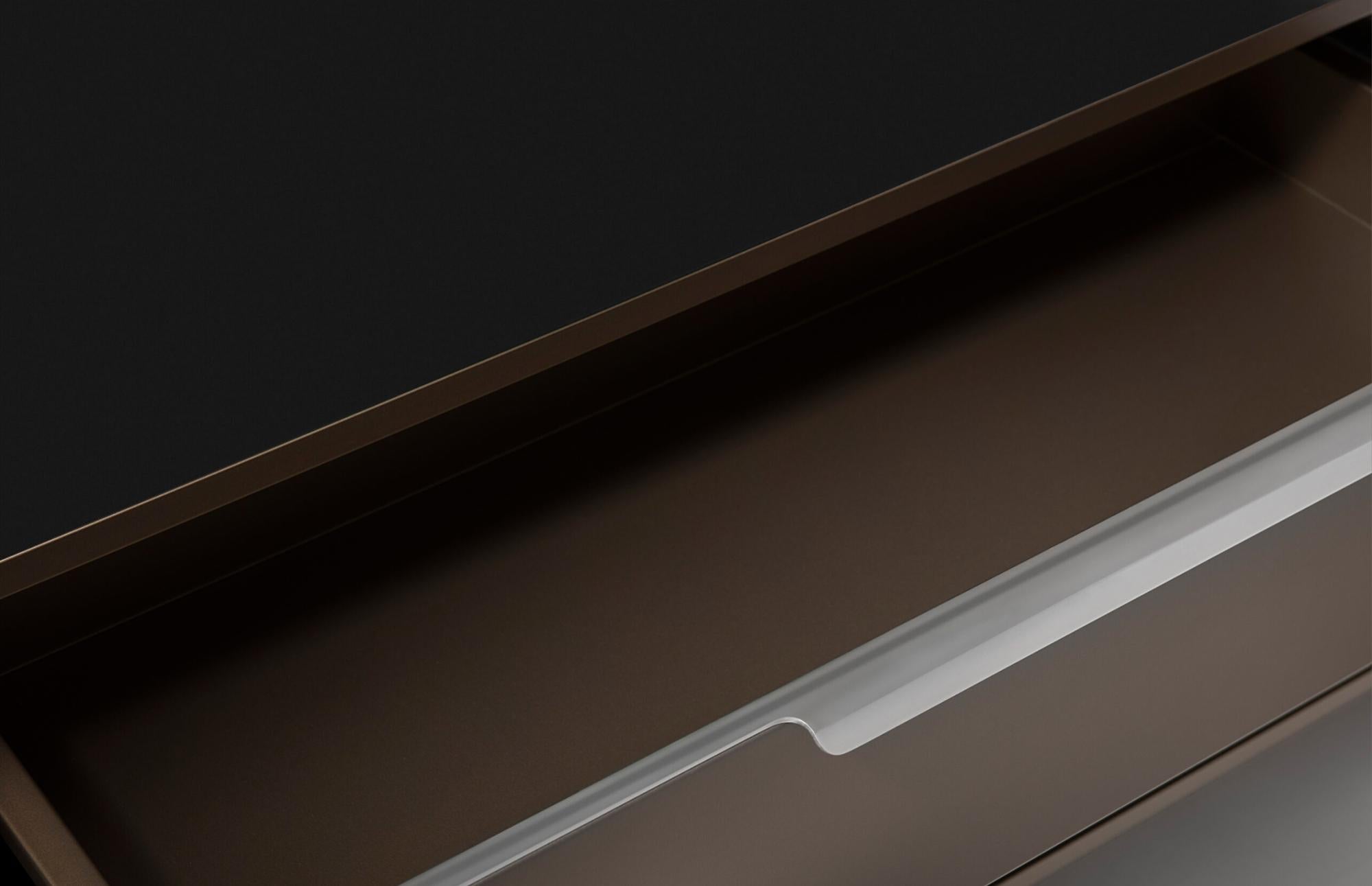 Tedesco Scrivania modernista in metallo, acciaio laccato, alluminio, piano in nano-piatto, personalizzabile in vendita