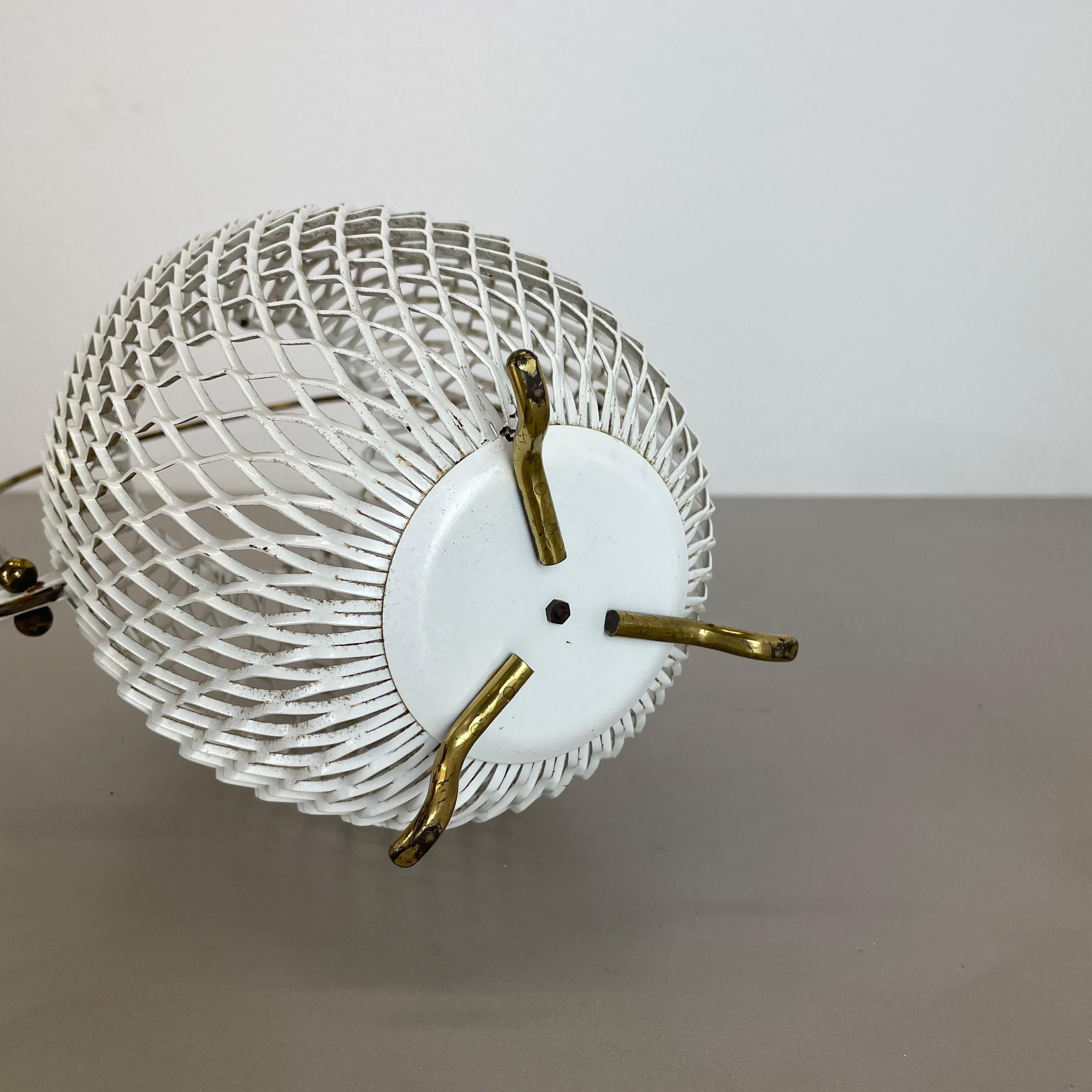 Vaso in metallo modernista in stile Mategot Elemento per vasi da fiori, Francia, anni '50 in vendita 10