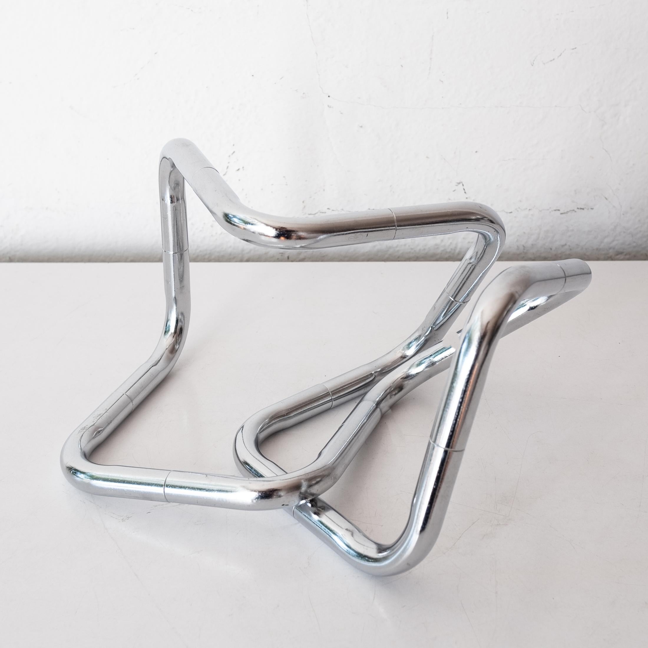 Modernist abstract kinetic tangle sculpture. Fully articulating abstract stainless steel sculpture. 1980s.