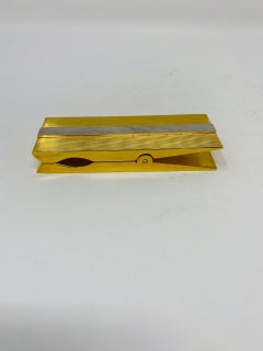 Fermacarte modernista di metà secolo in ottone a forma di molletta