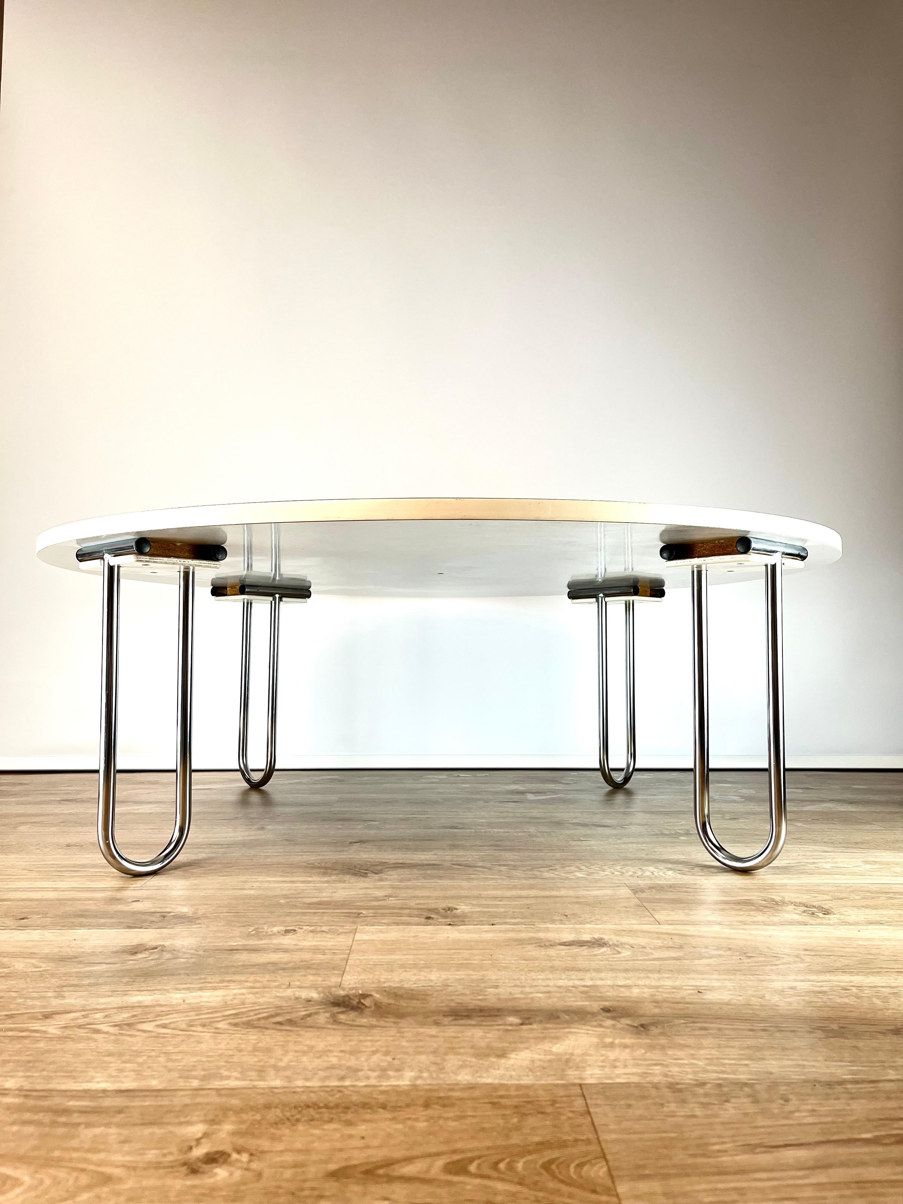 This thoroughly 1960s coffee table wouldn’t look out of place on the set of an Austin Powers film…Designed by Ruud Ekstrand & Christer Norman and produced by Swedish firm DUX, it features 4 looped chrome legs and a white melamine top, which is