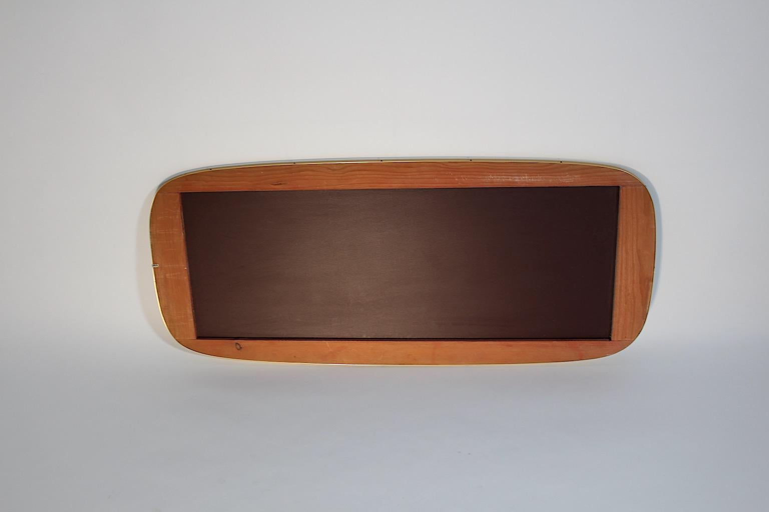 Specchio Modernista del Mid Century Modern Vintage con enorme ottone a tutta lunghezza 1950s Italia in vendita 6