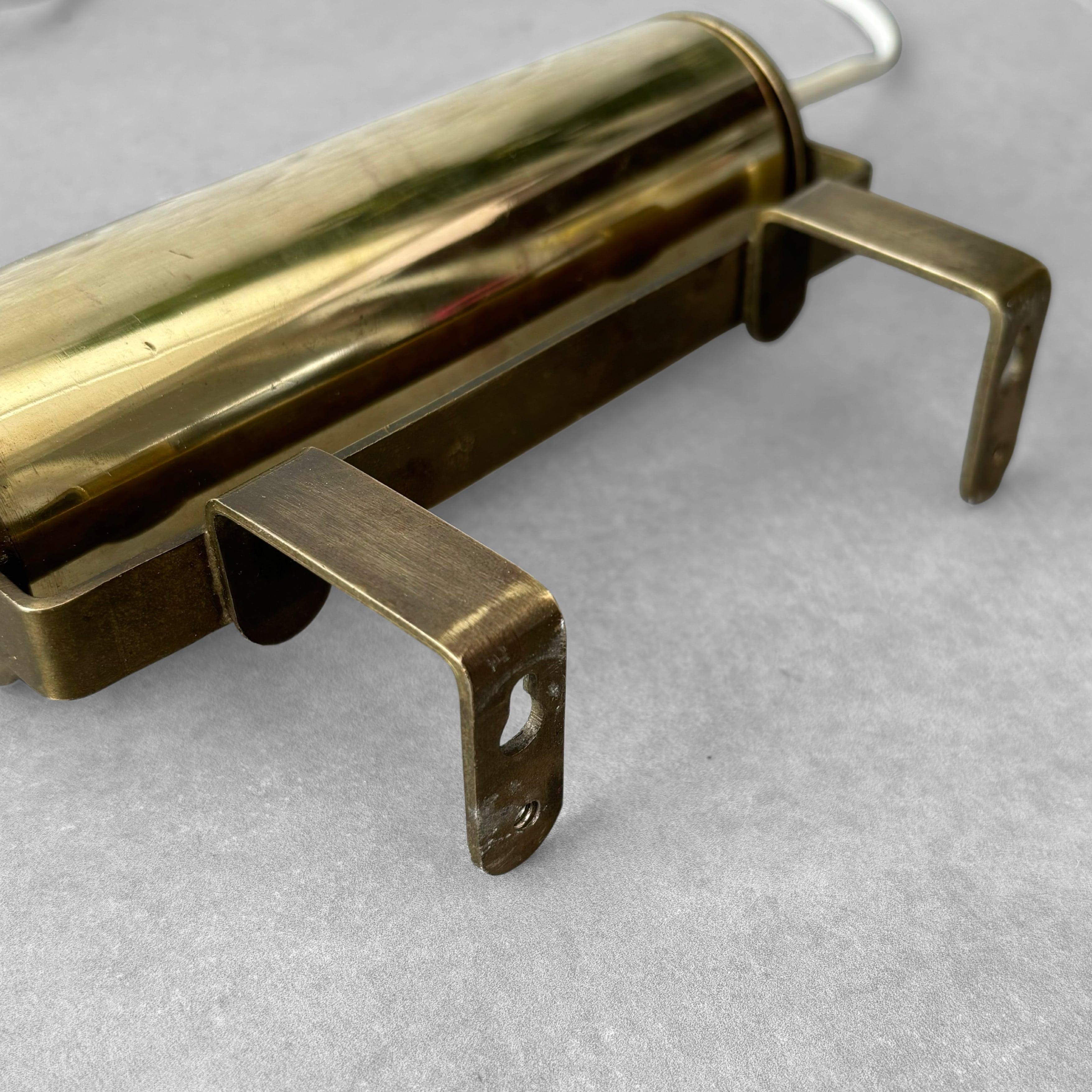 Lampada da parete modernista di metà secolo in ottone traforato, modernismo scandinavo, Svezia in vendita 2