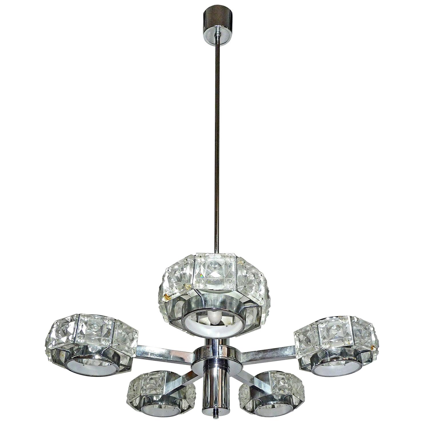 Original sculptural vintage Gaetano Sciolari chrome chandelier. 5-light textured faceted crystal glass diffusers on chrome frame. Made in Italy in the 1970s.
Measures: 
Diameter 30 in / 76 cm
Height 45 in / 115 cm
Weight 16 lb/ 7 Kg
5 light bulbs