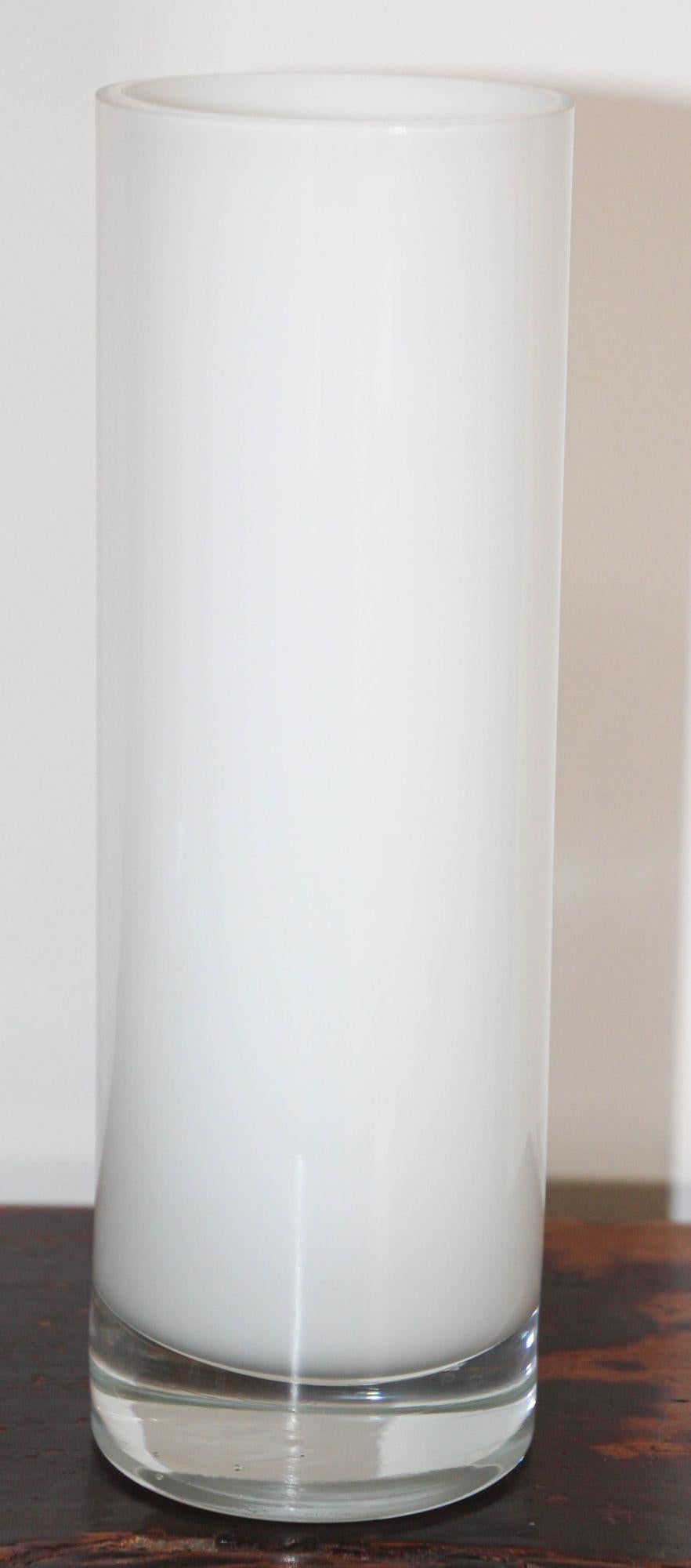 Modernist Minimalist White Glass Flower Vase In Good Condition For Sale In North Hollywood, CA