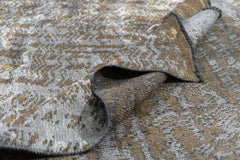 Tapis moderniste de conception abstraite en brun vison et gris argenté avec brillance