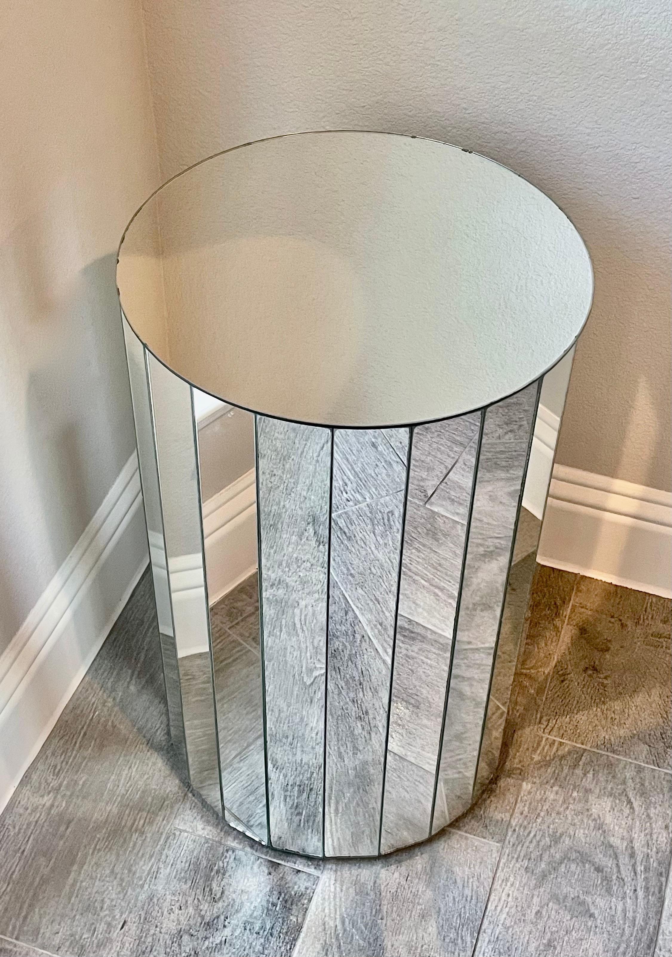 Modernist Mirrored Pedestal In Good Condition For Sale In Denton, TX