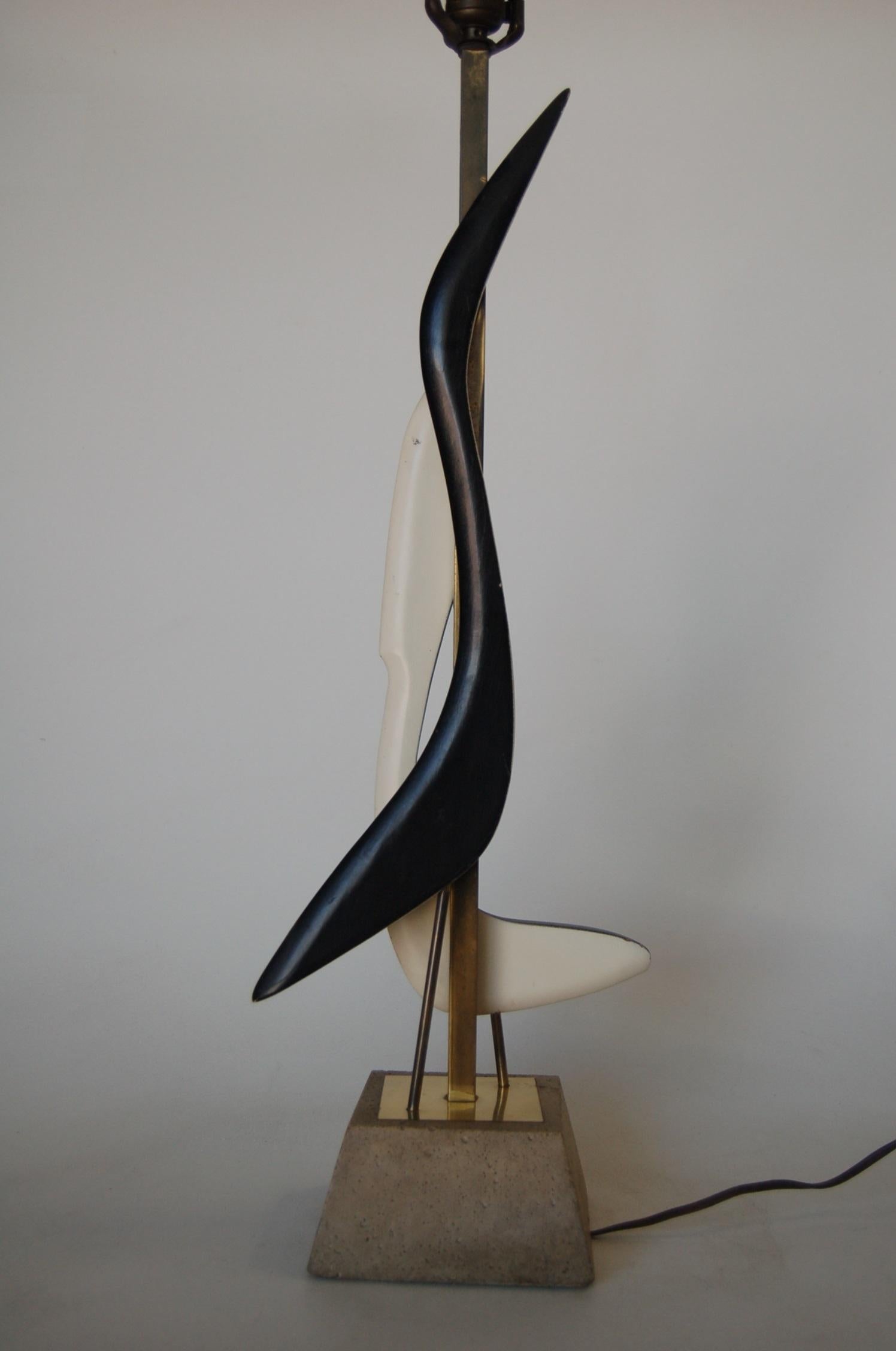 American Modernist Mix-Media Brass Abstract Sculptural Table Lamp on Concrete Base For Sale