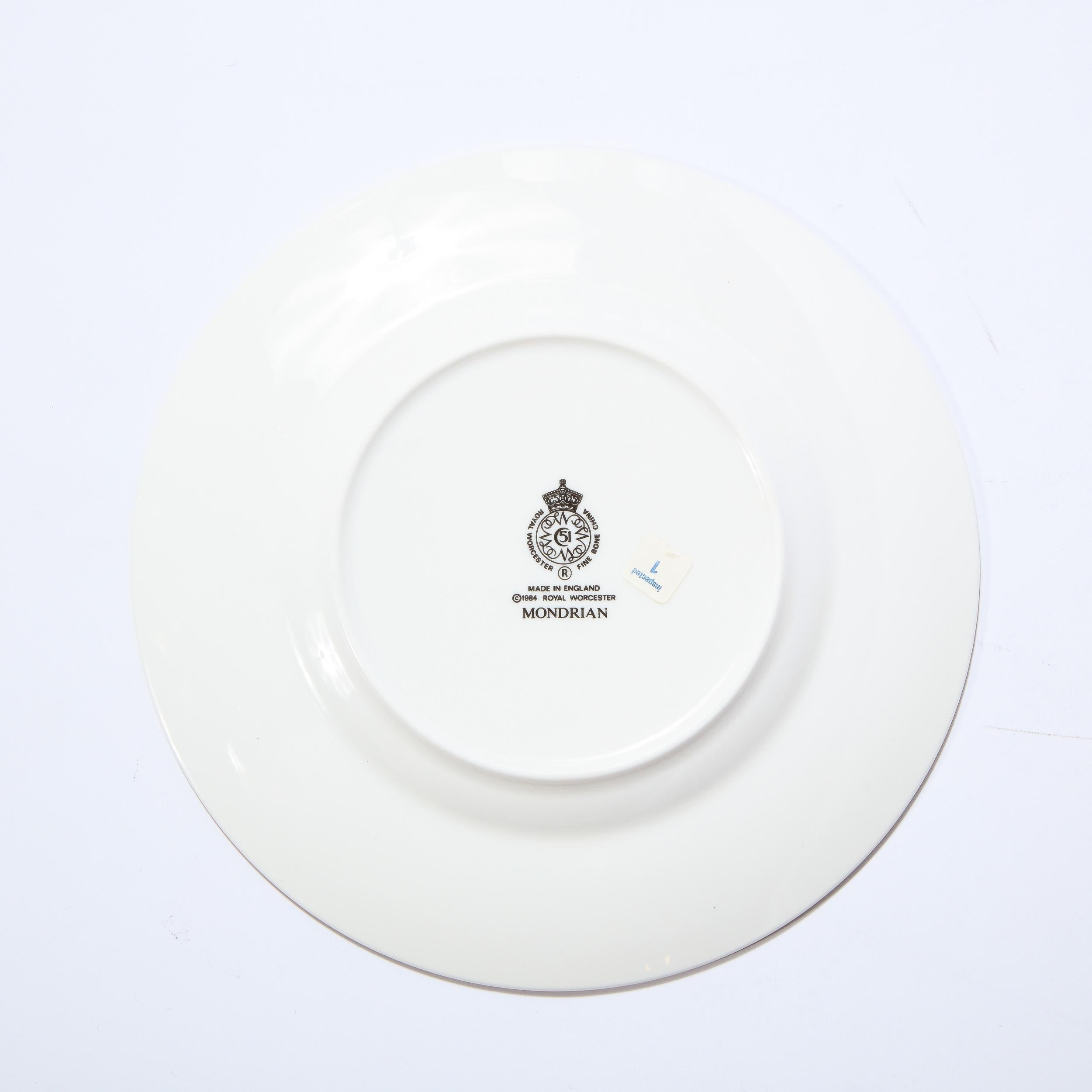 Service de 14 assiettes en porcelaine raffinée à motif moderniste ' Mondrian ' de Royal Worcester en vente 3